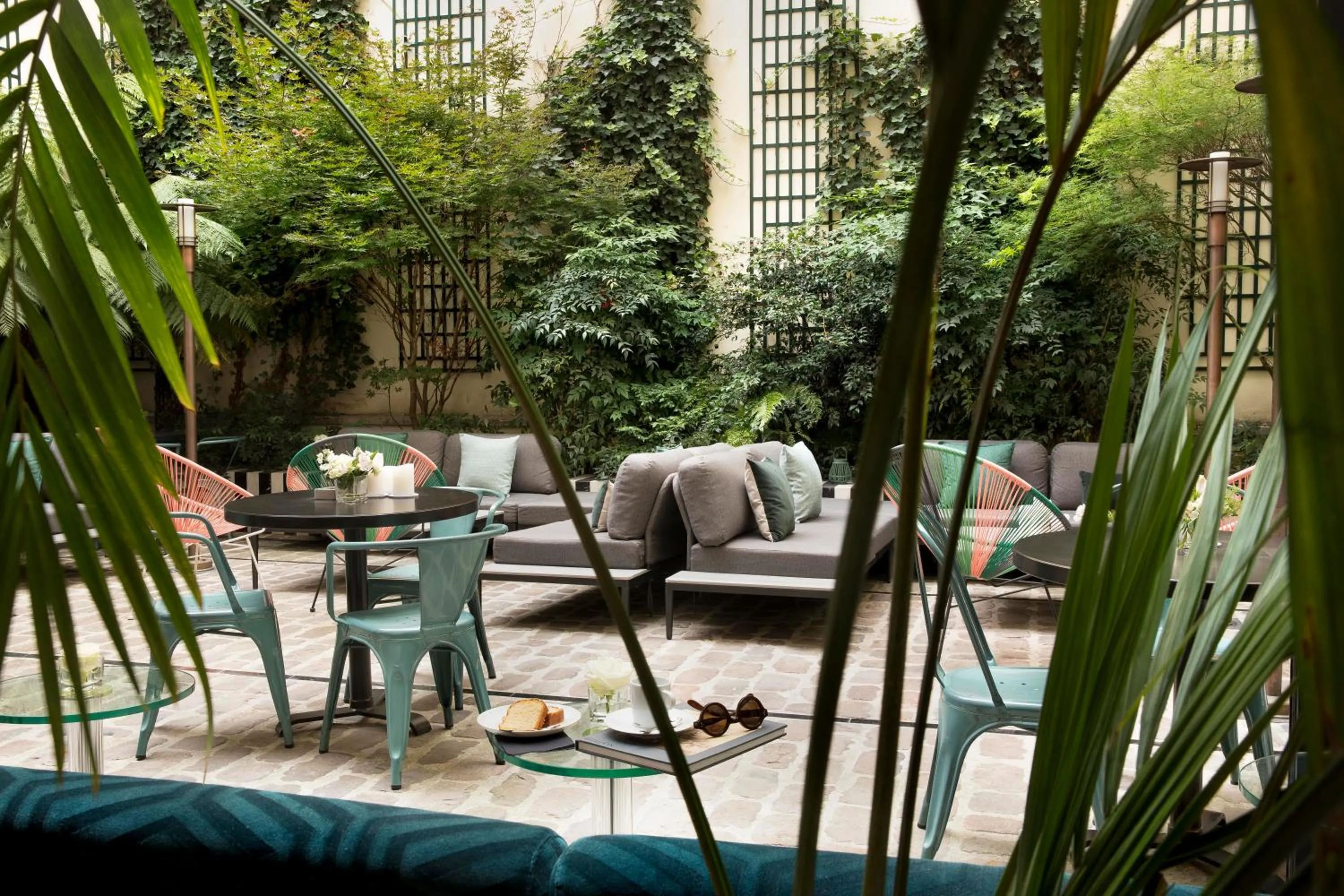 Patio in Hôtel Saint-Marc