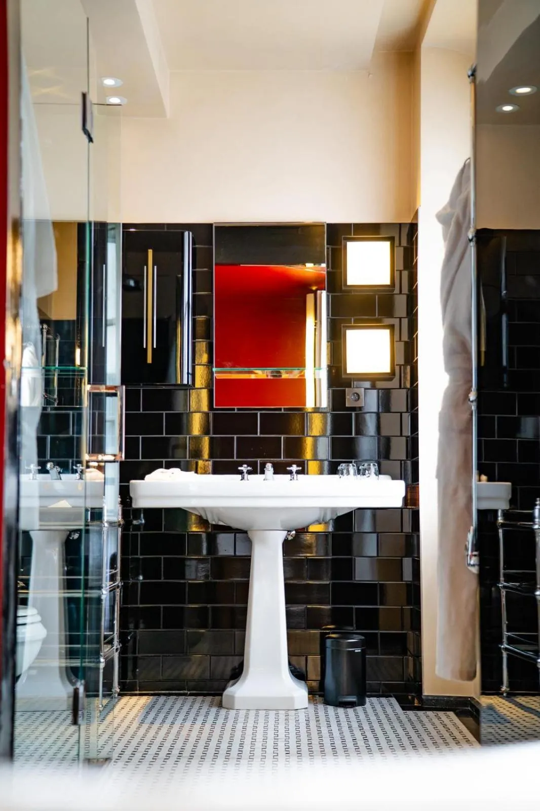 Bathroom in Hôtel Saint-Marc