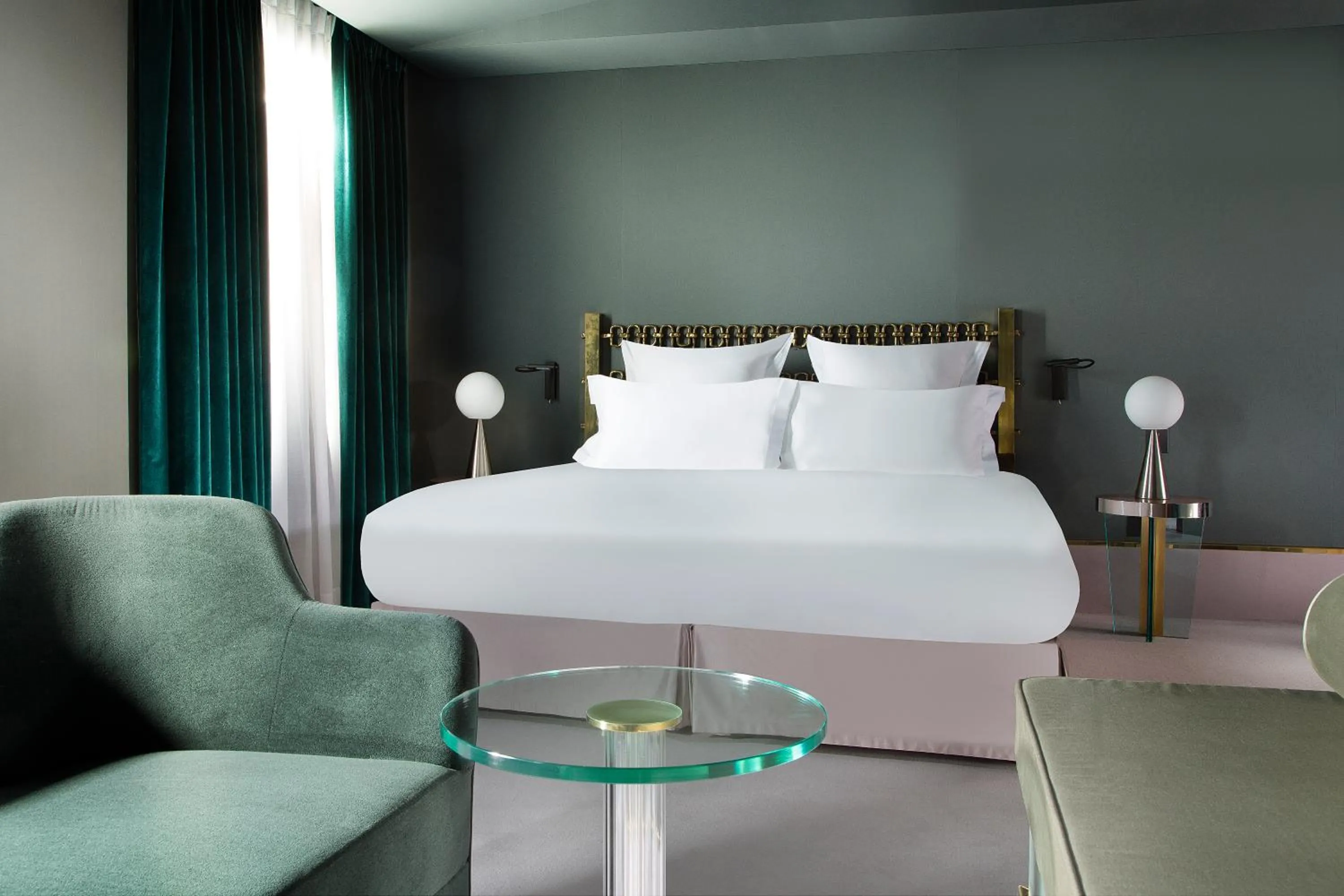 Bed in Hôtel Saint-Marc