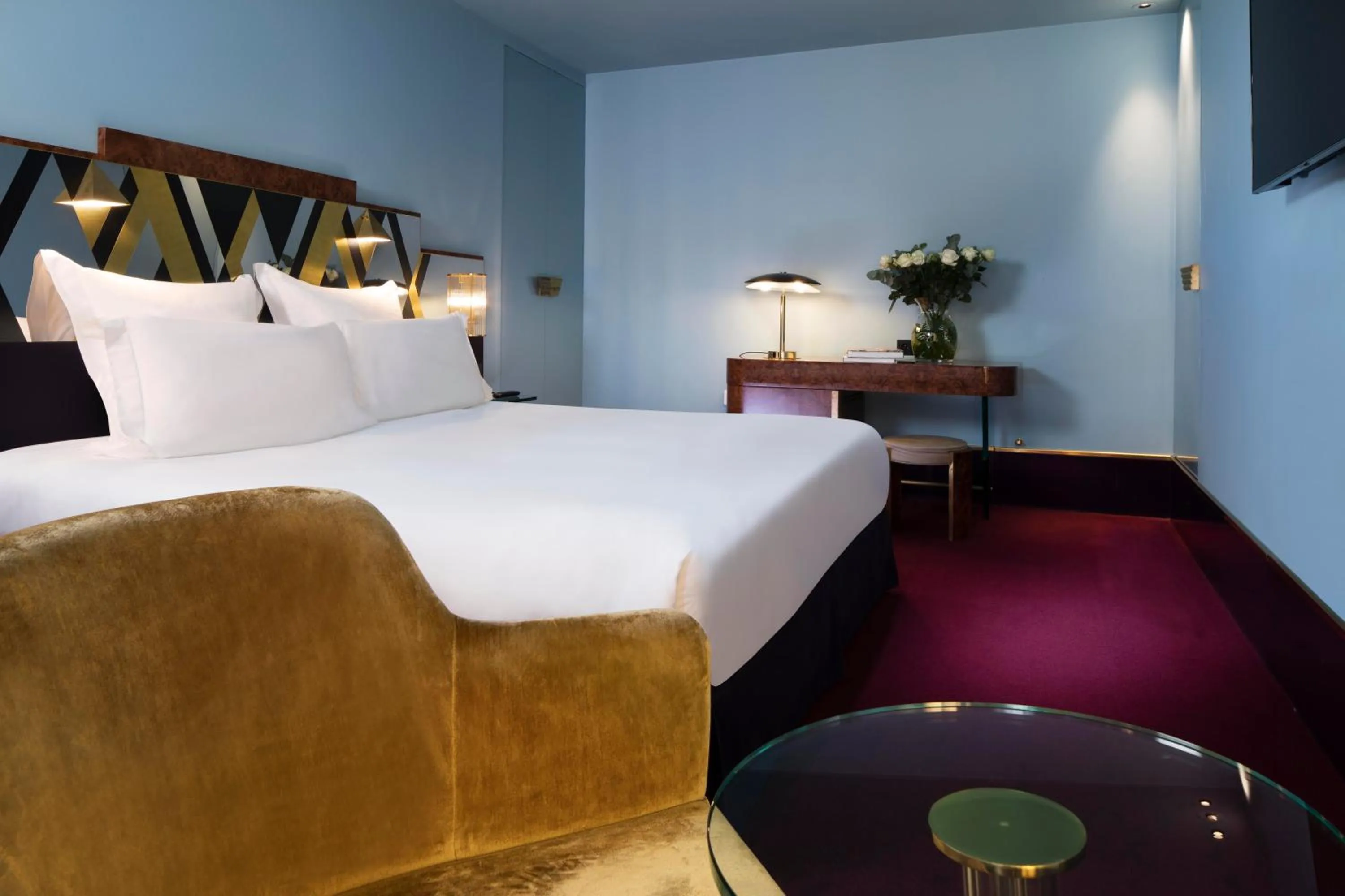 Photo of the whole room, Bed in Hôtel Saint-Marc