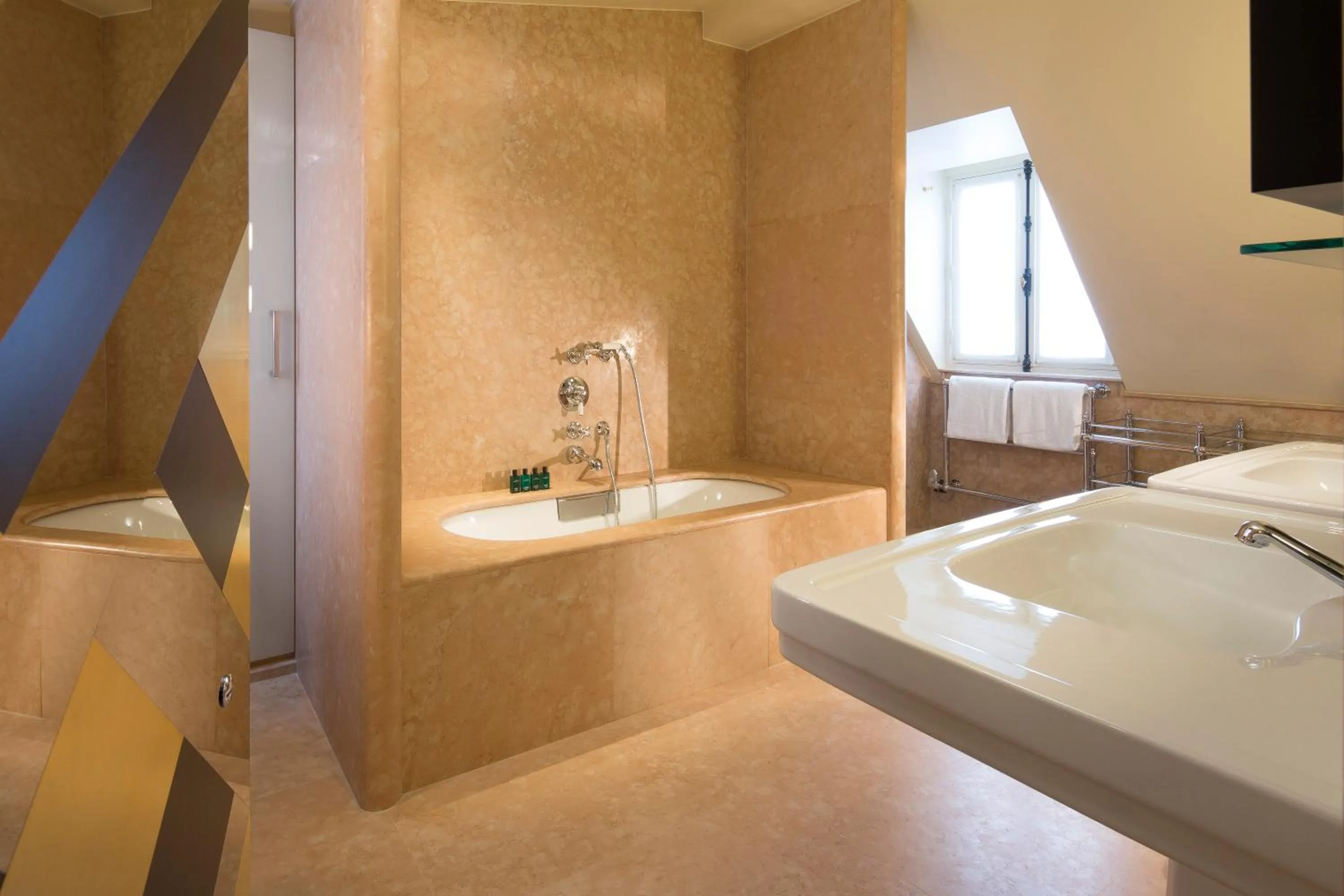 Bathroom in Hôtel Saint-Marc