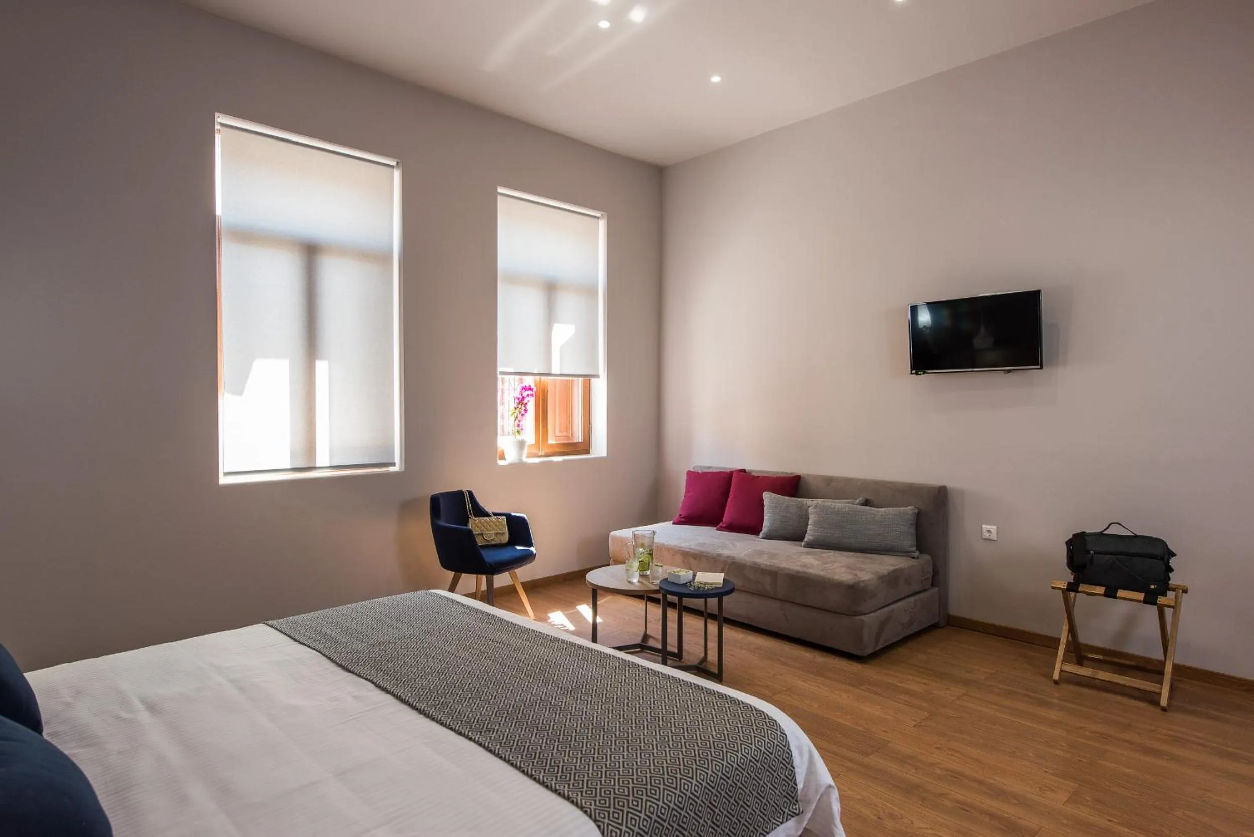 Seating area, Bed in Bluebell Luxury Suites