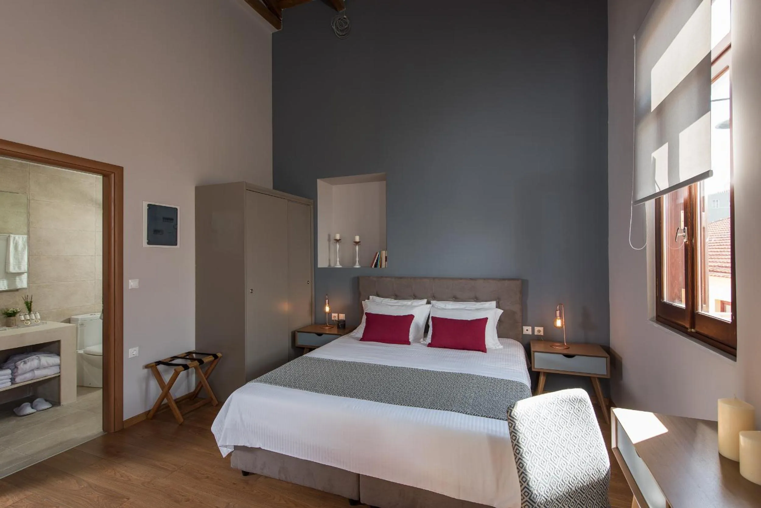 Bedroom, Bed in Bluebell Luxury Suites