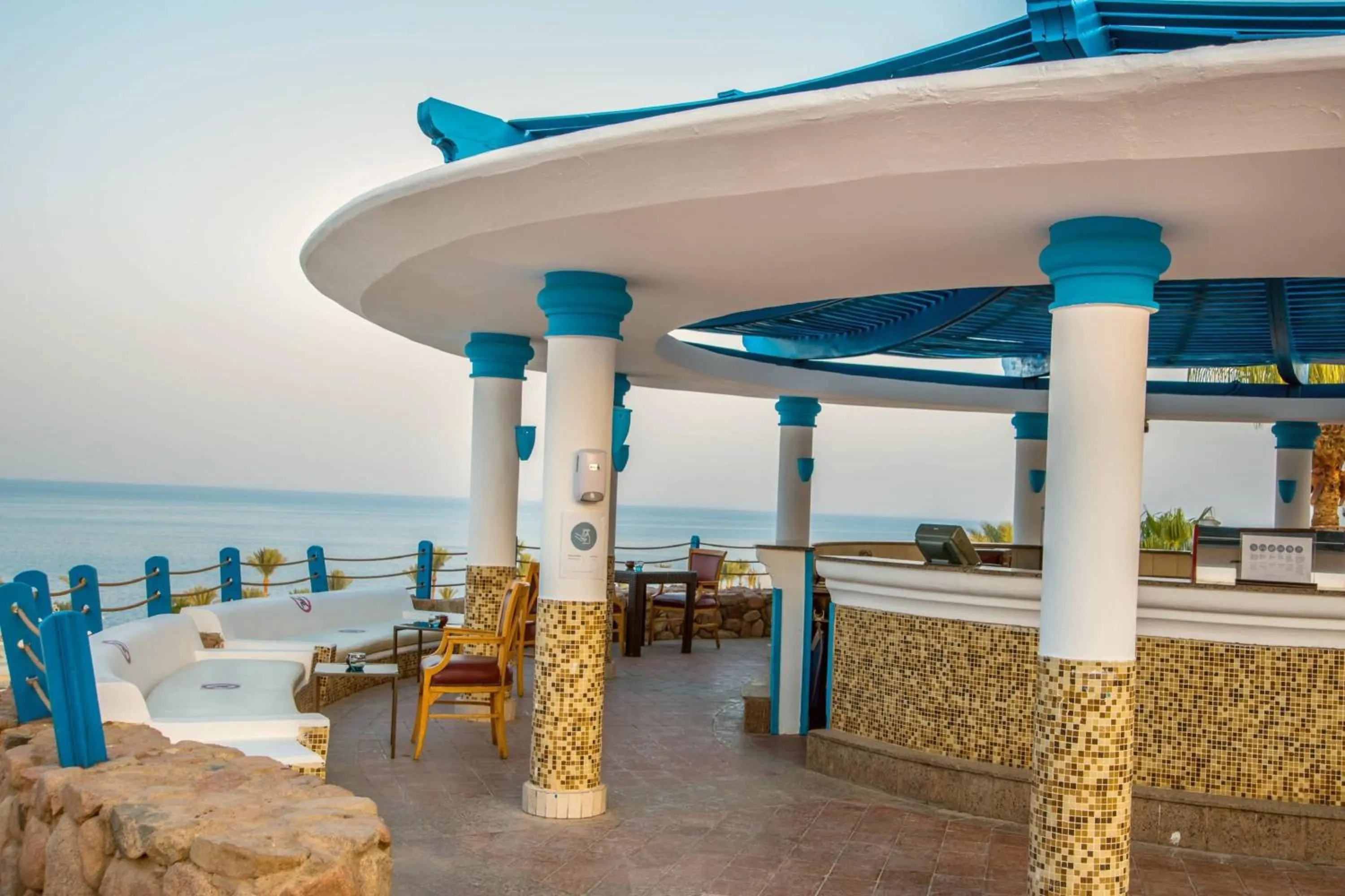Lounge or bar in Renaissance Sharm El Sheikh Golden View Beach Resort