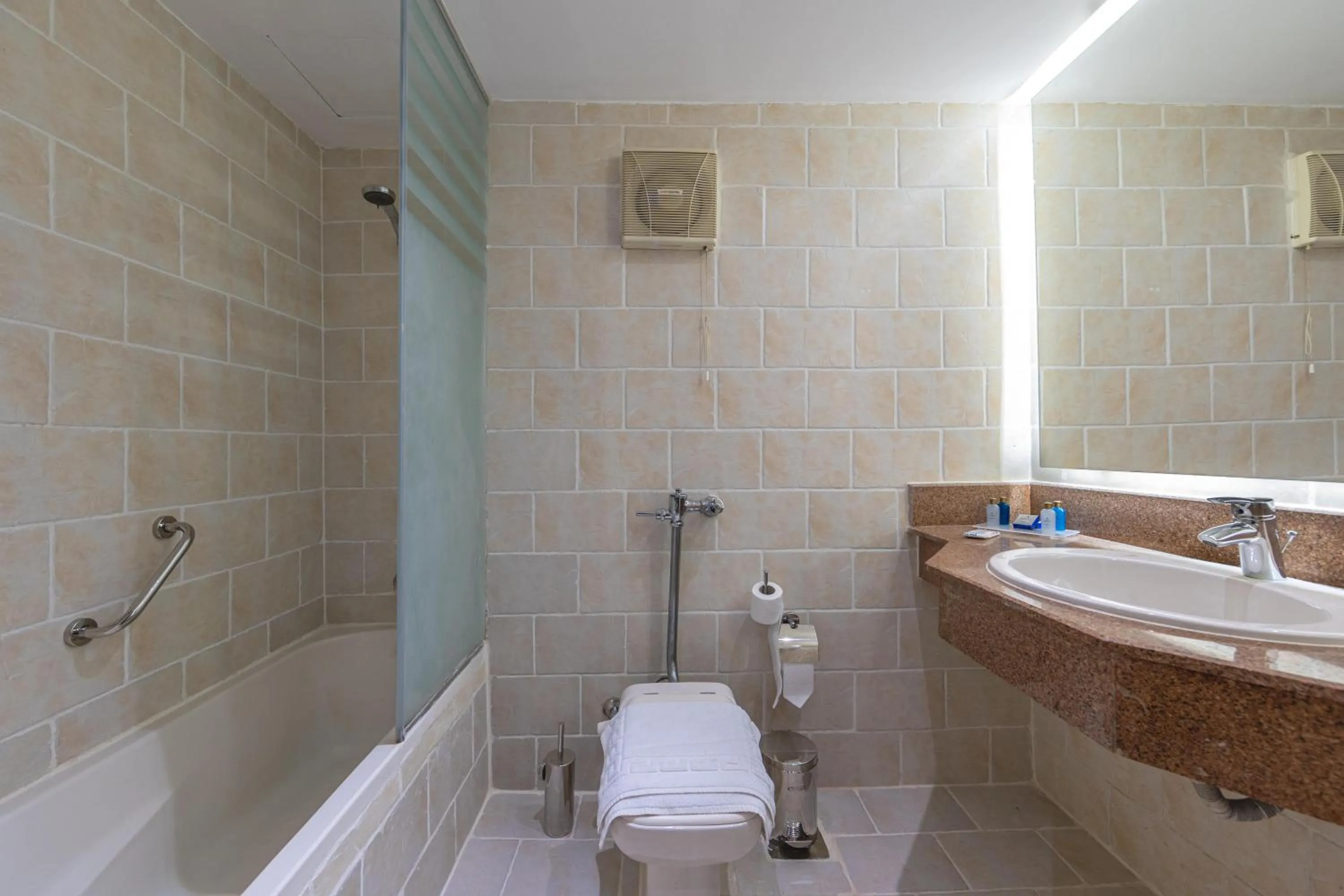 Shower in Sunny Days El Palacio Resort & Spa