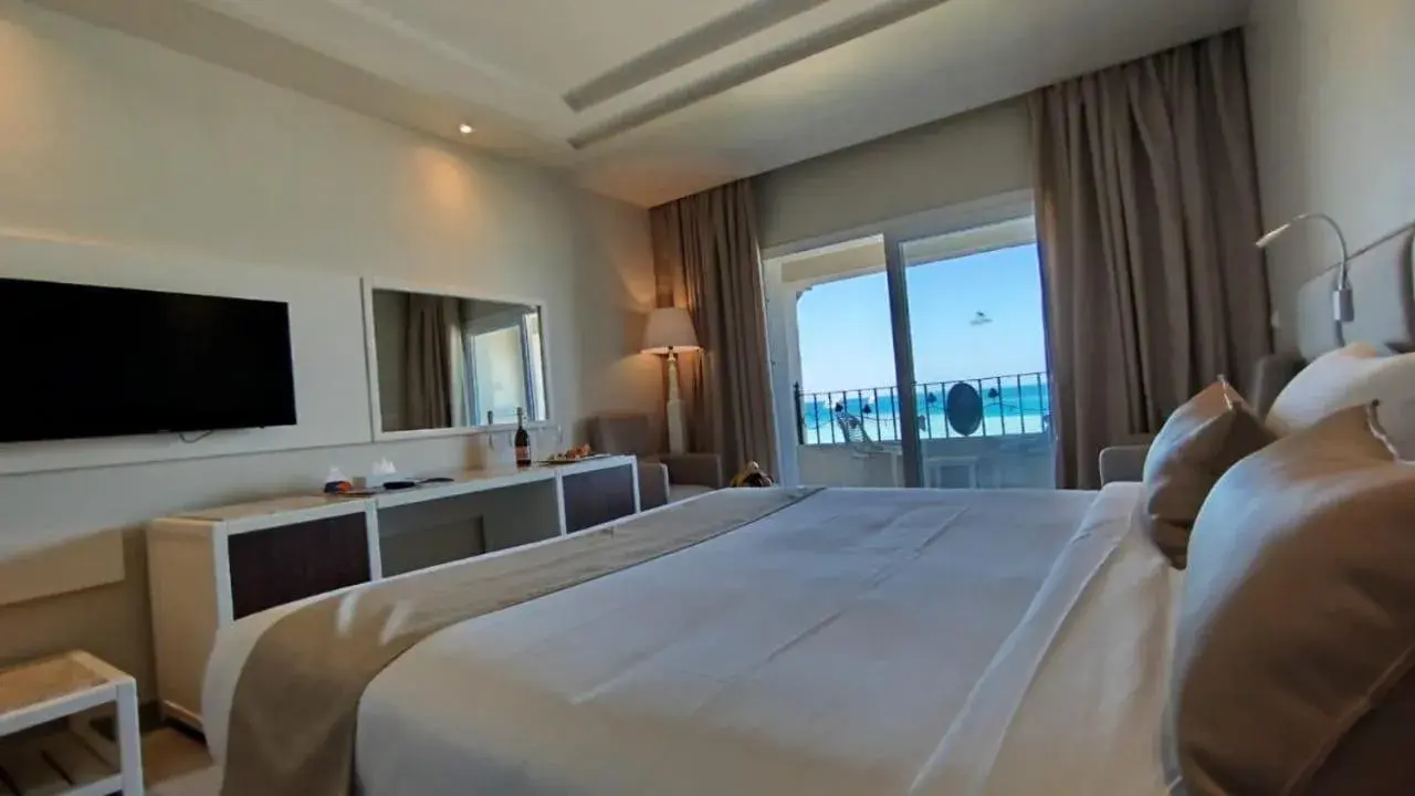 Photo of the whole room, Bed in Sunny Days El Palacio Resort & Spa Photo of the whole room, Bed in Sunny Days El Palacio Resort & Spa