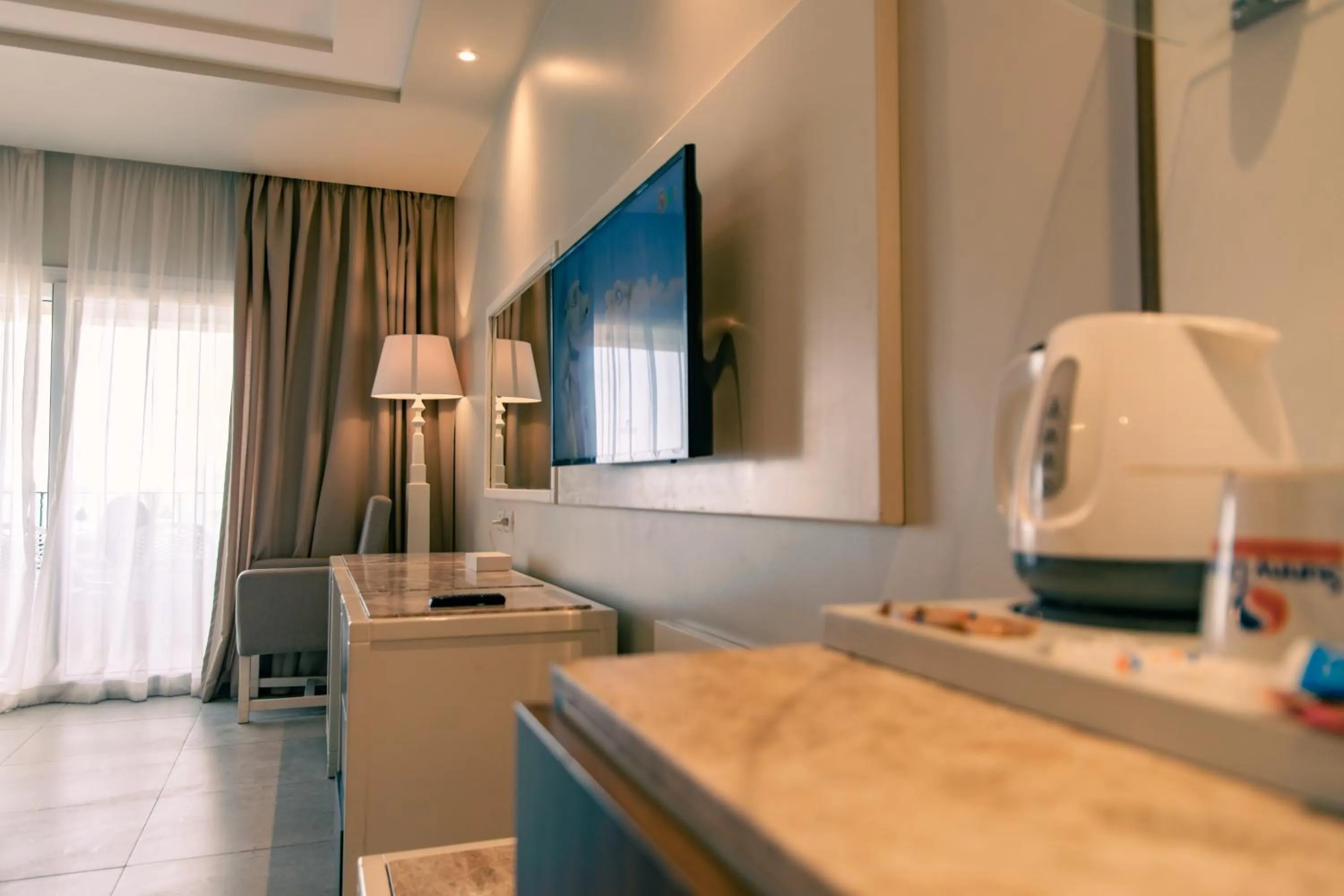 TV and multimedia in Sunny Days El Palacio Resort & Spa