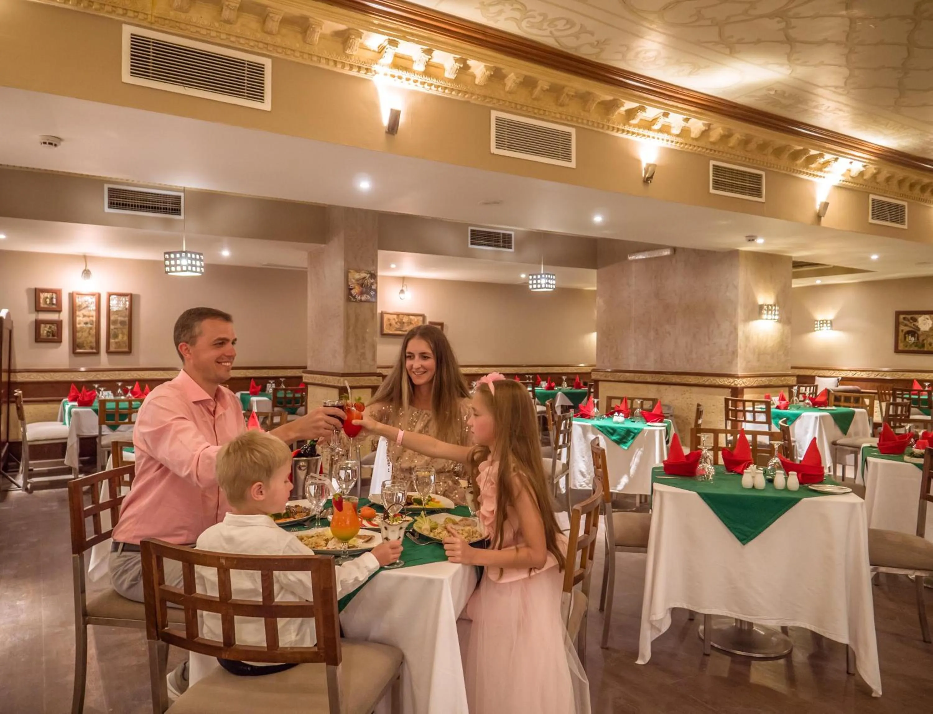 Restaurant/places to eat in Sunny Days El Palacio Resort & Spa