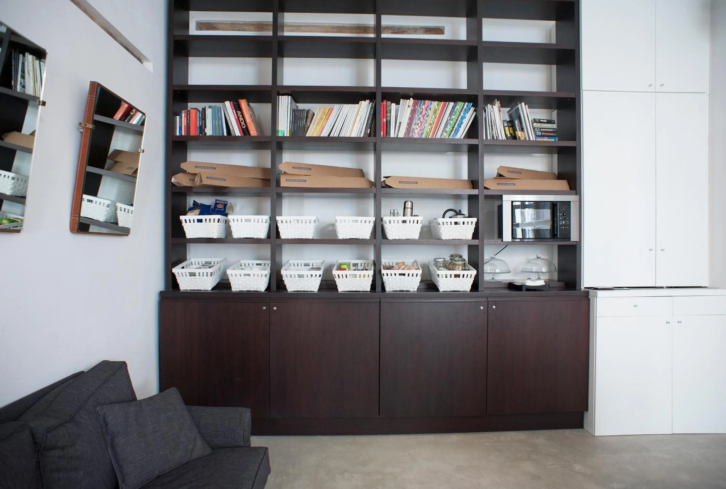 Restaurant/places to eat in Belledonne Suite & Gallery