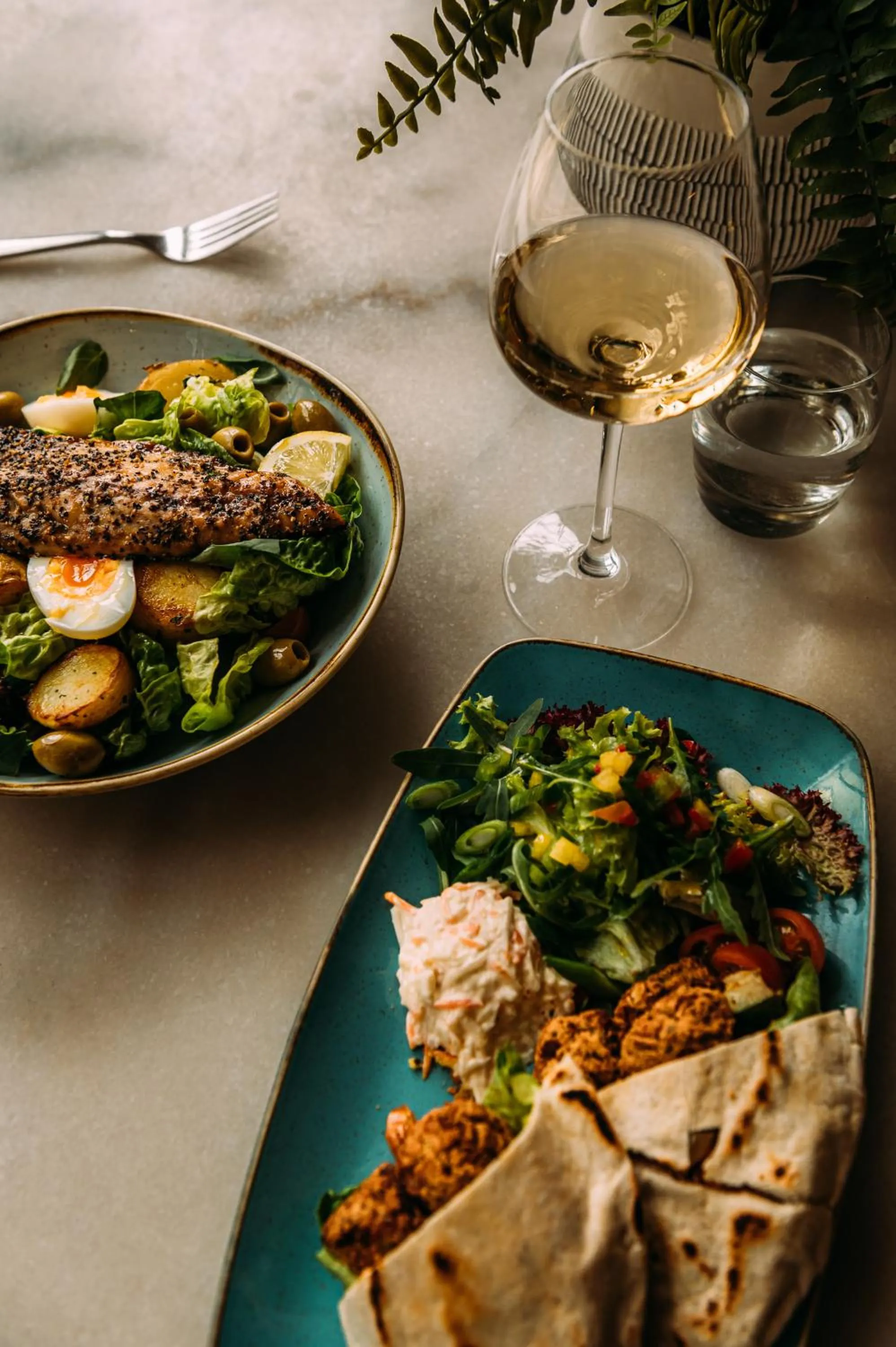 Restaurant/places to eat in The Royal Hotel