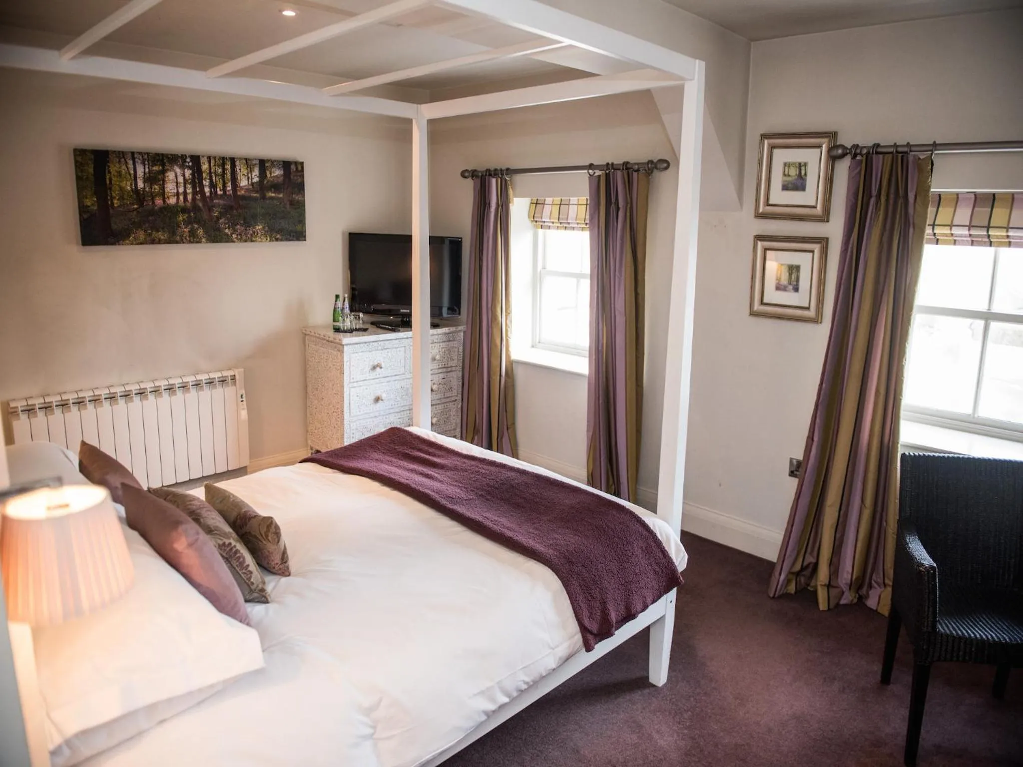 TV and multimedia, Bed in The Royal Hotel