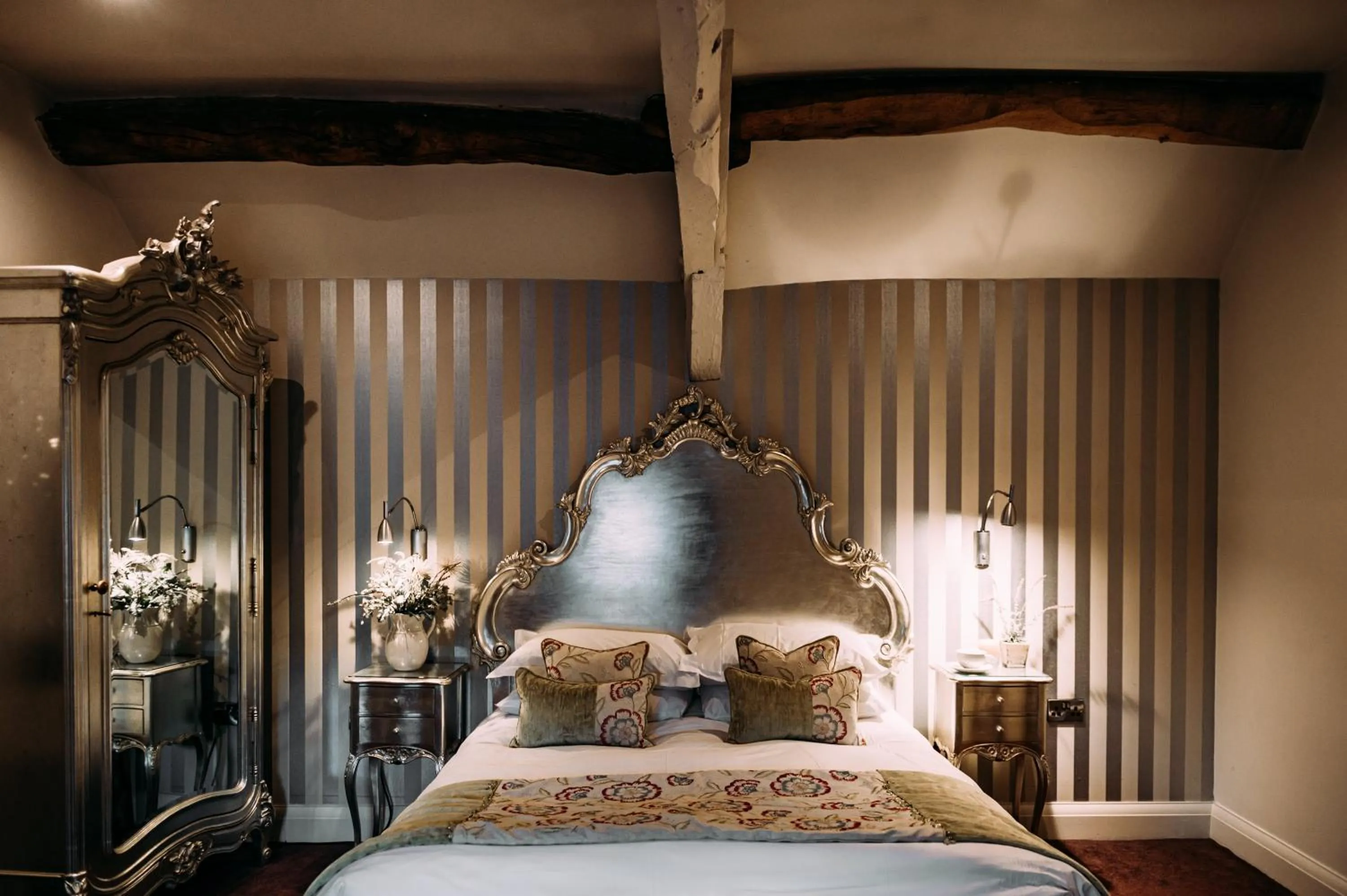 Bed in The Royal Hotel