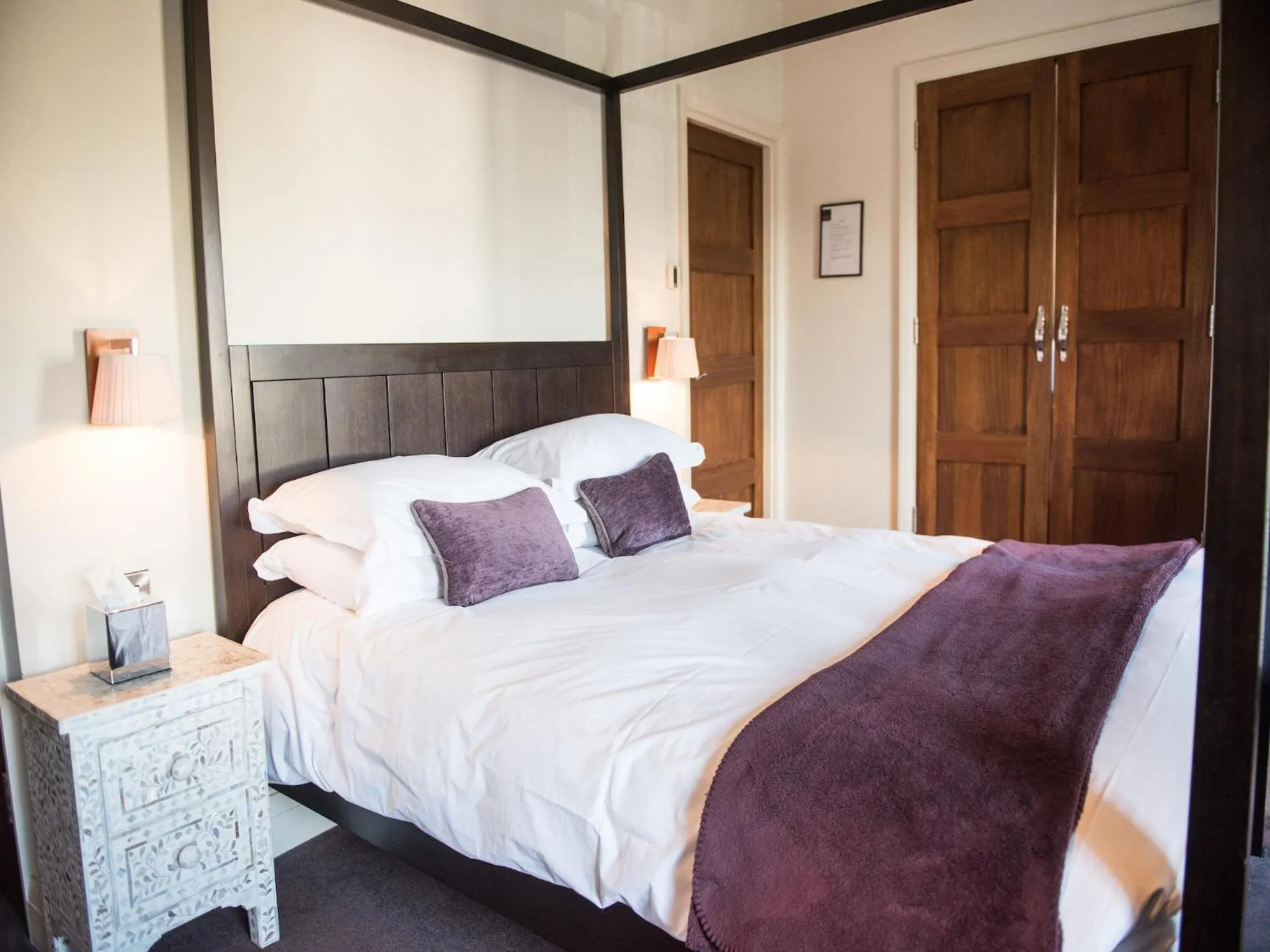 Bedroom, Bed in The Royal Hotel