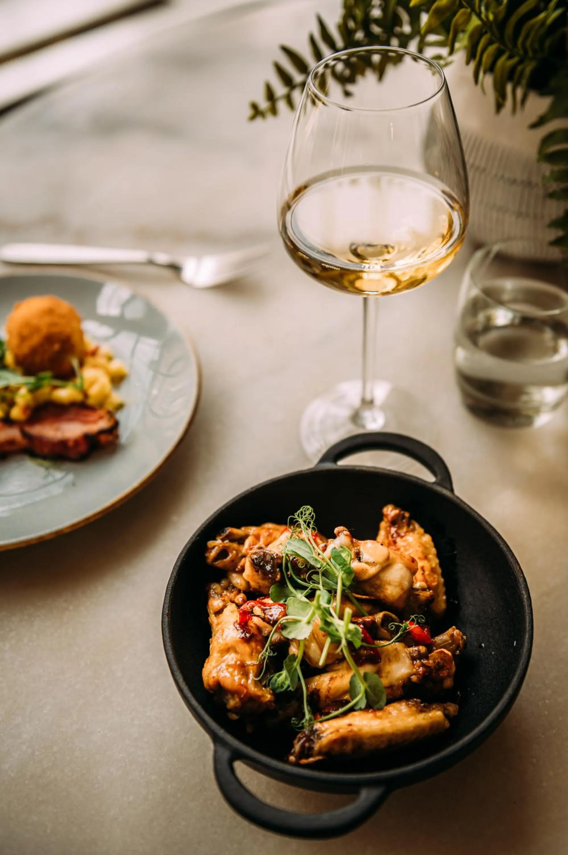 Restaurant/places to eat in The Royal Hotel