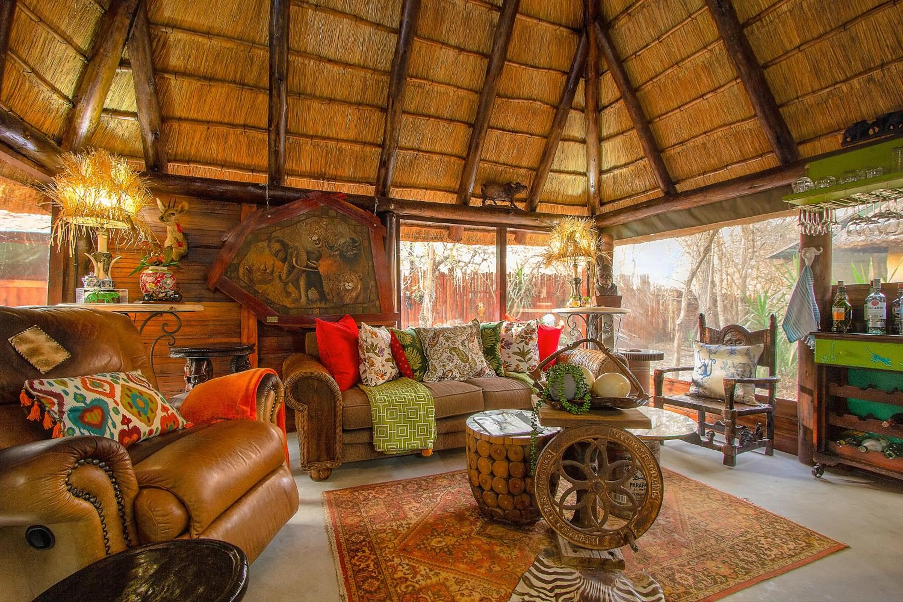 Communal lounge/ TV room in Wielewaal Bush Lodge