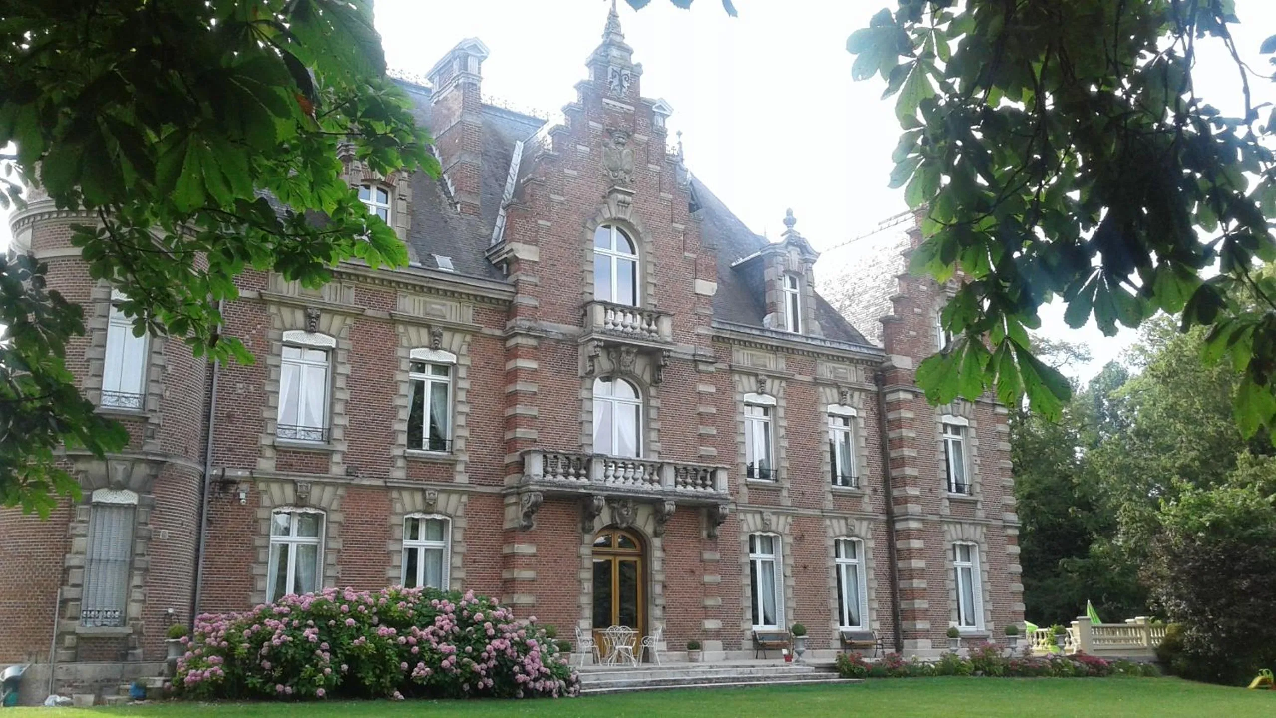 Property building in Château des marronniers