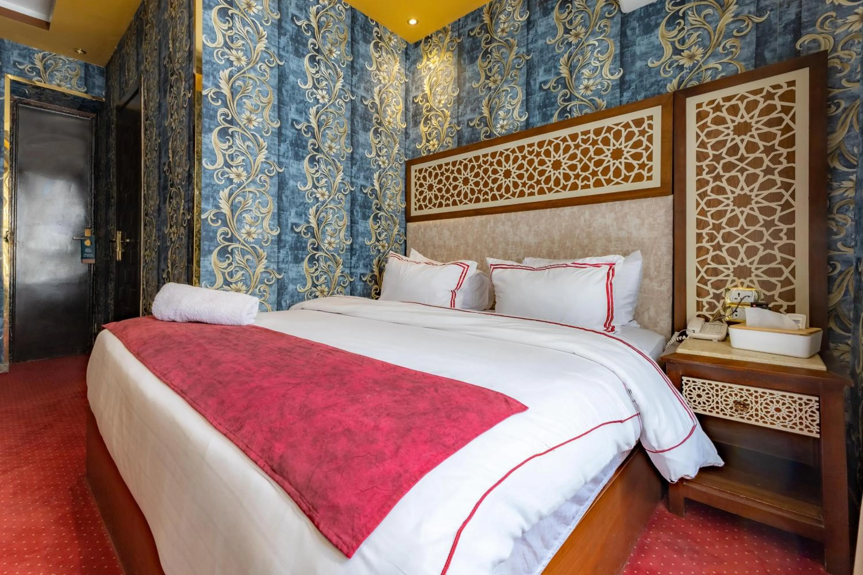 Photo of the whole room, Bed in Cairo Inn