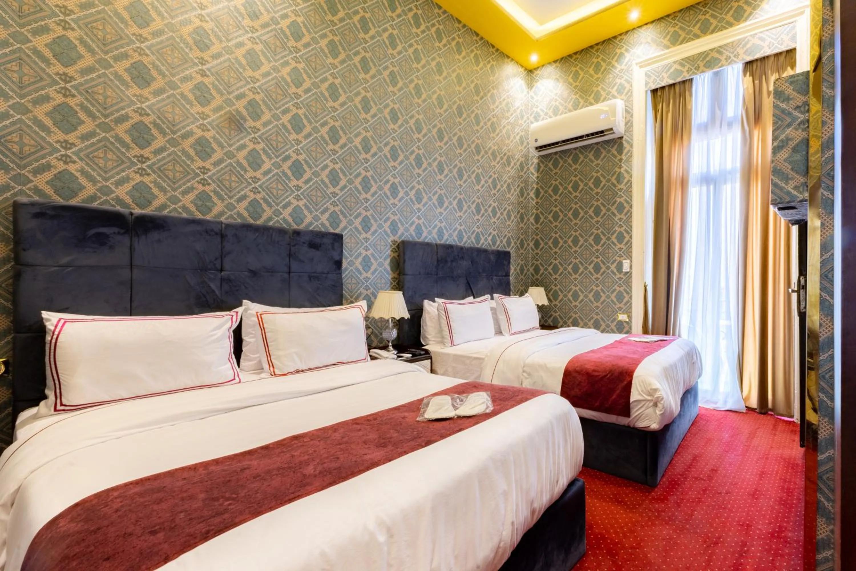 Photo of the whole room, Bed in Cairo Inn