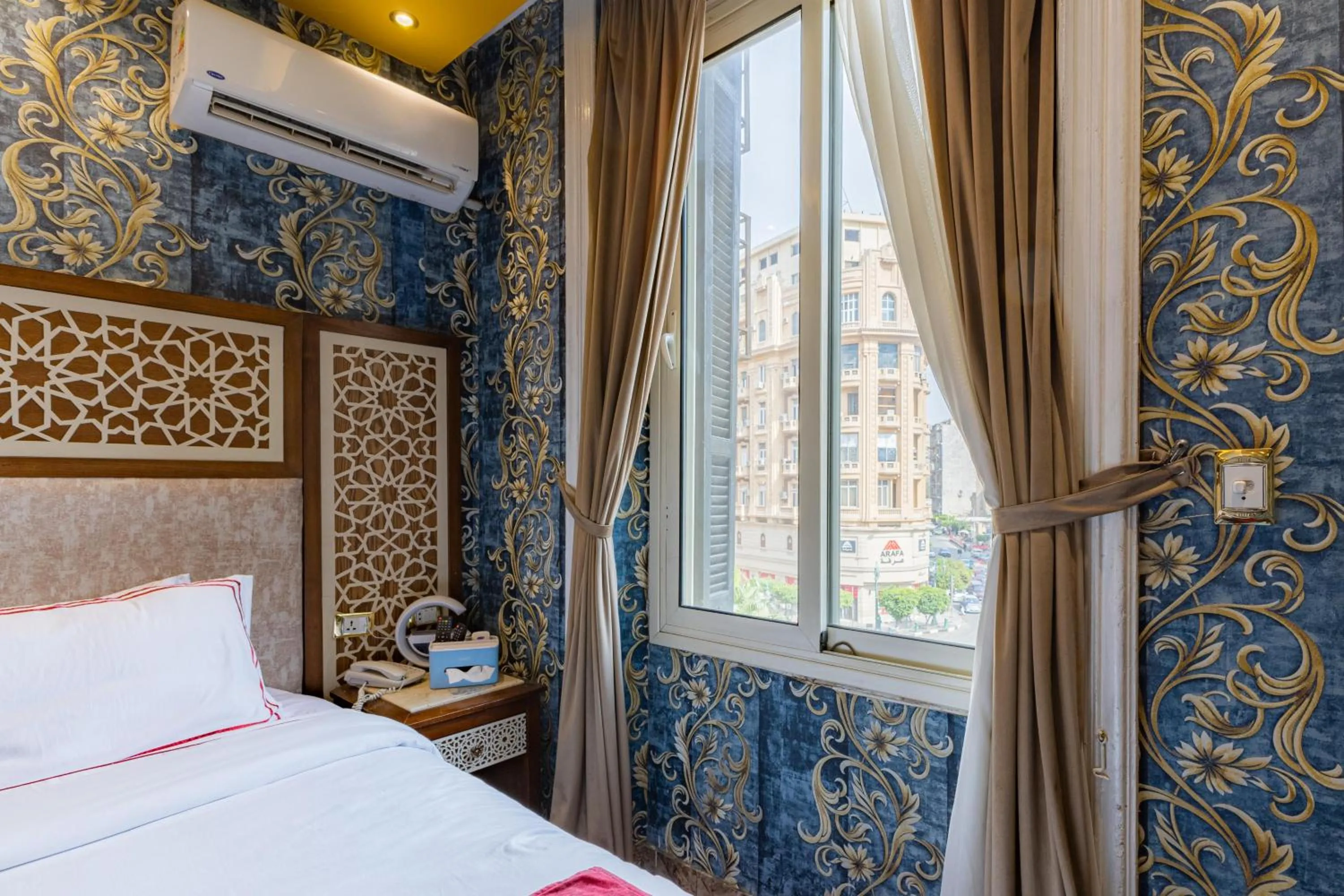 Photo of the whole room, Bed in Cairo Inn