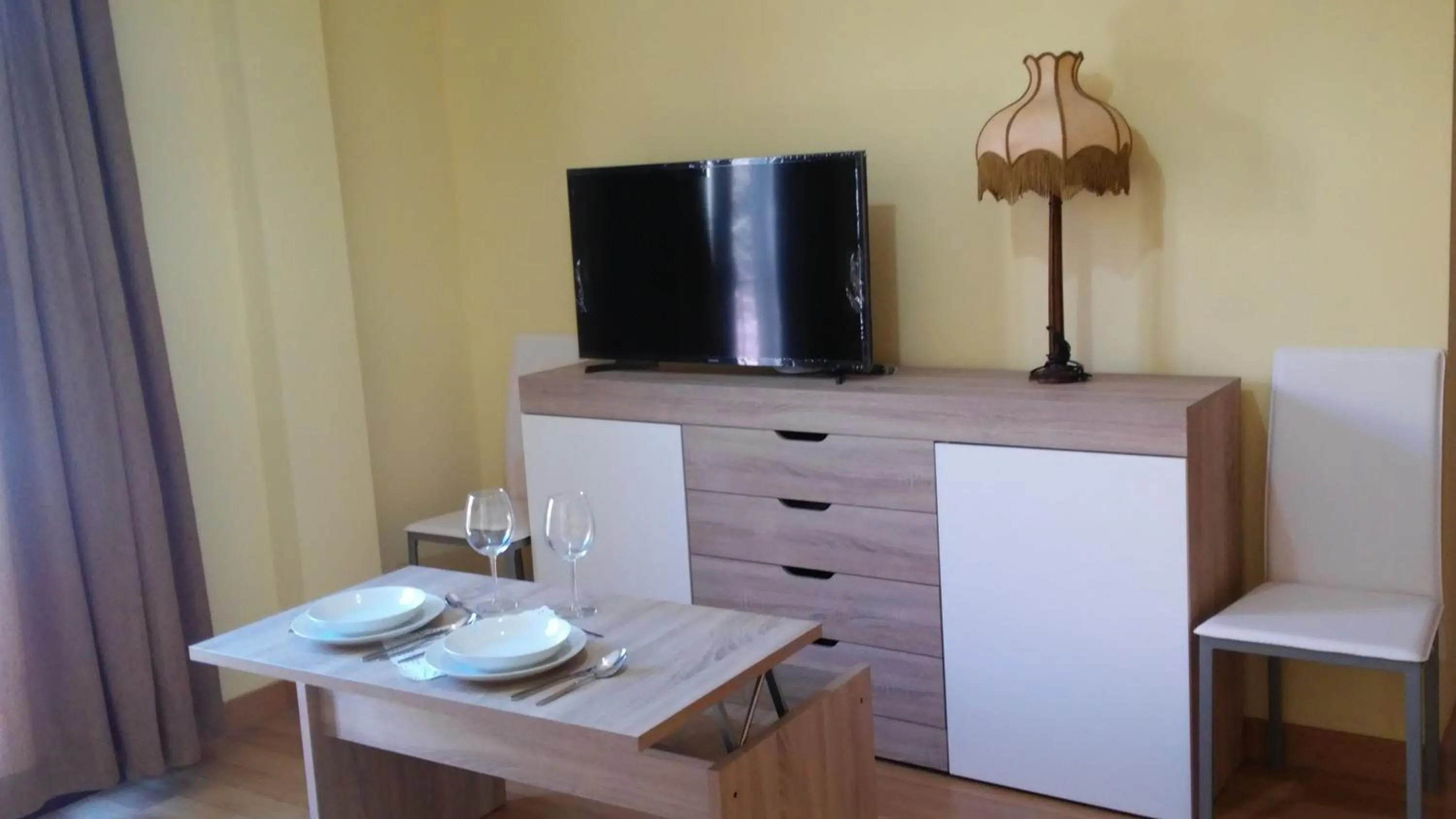 Communal lounge/ TV room in Apartamentos Turísticos La Garza