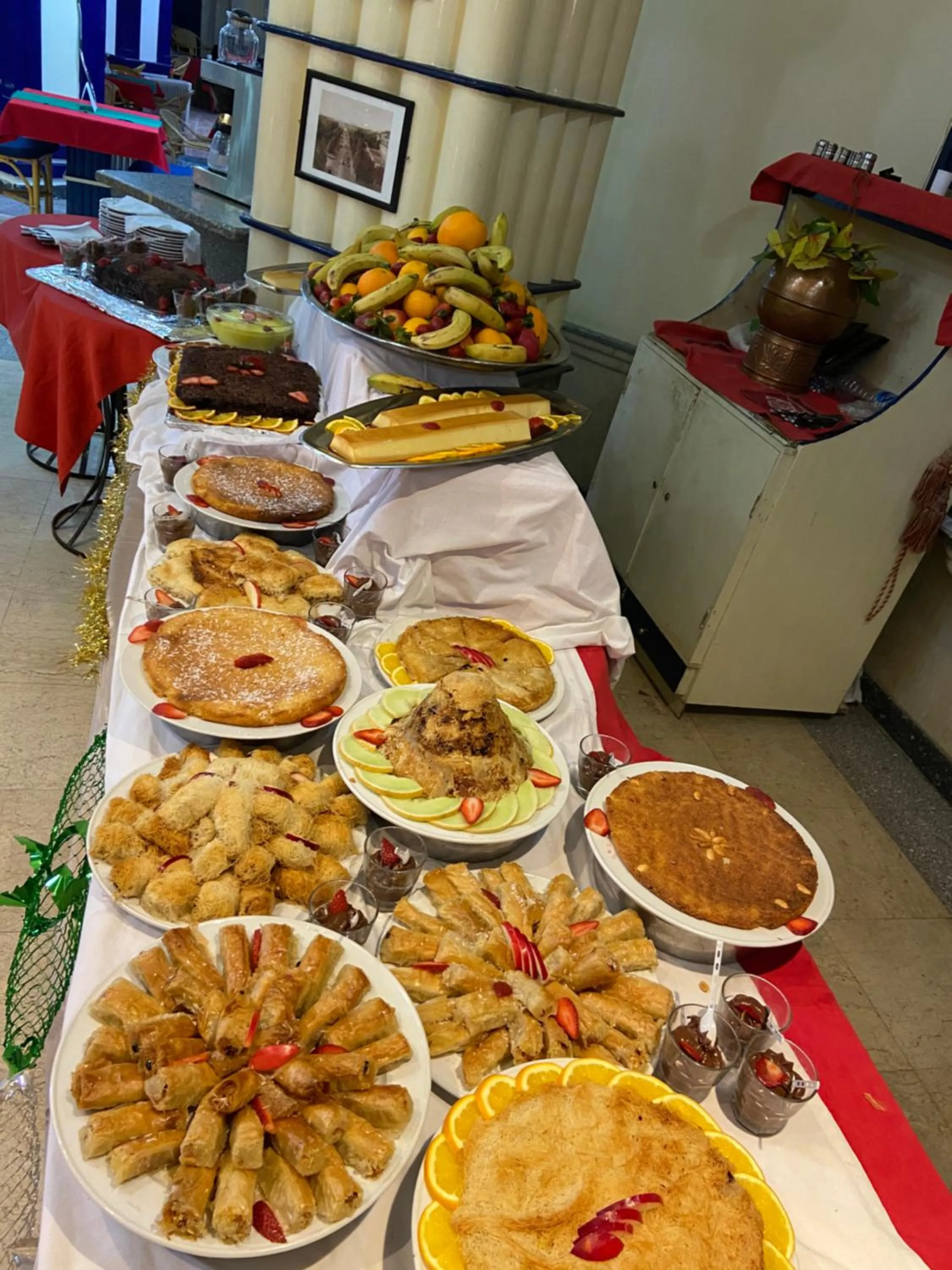 Food in Gaddis Hotel, Suites and Apartments