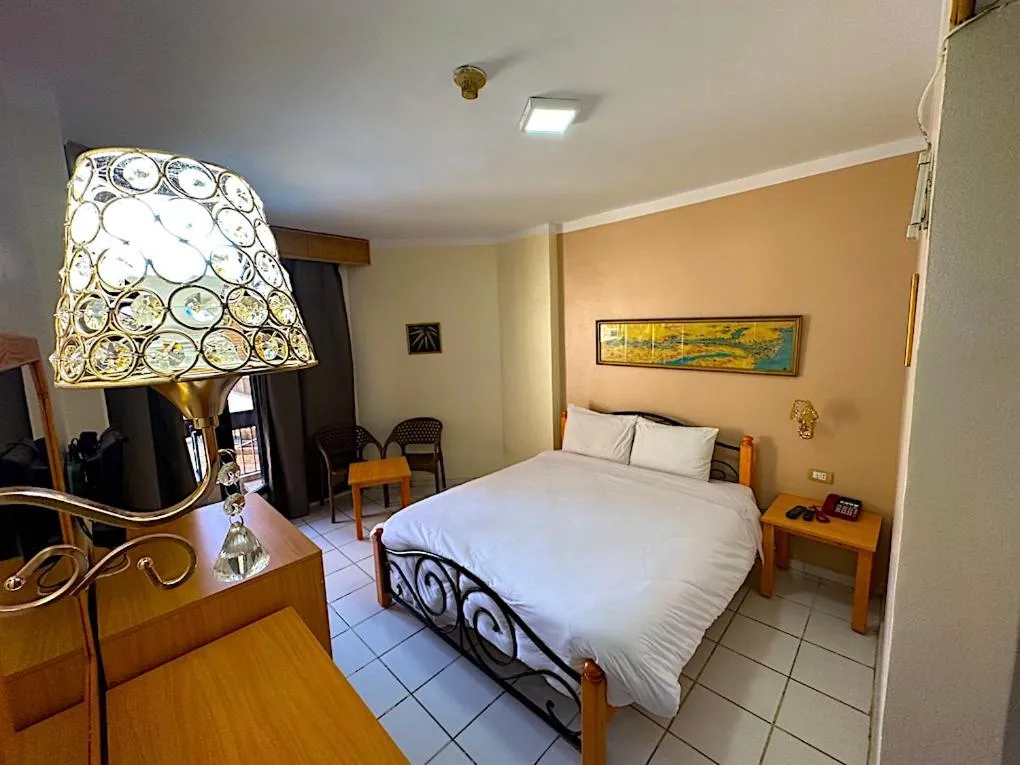 Bed in Gaddis Hotel, Suites and Apartments