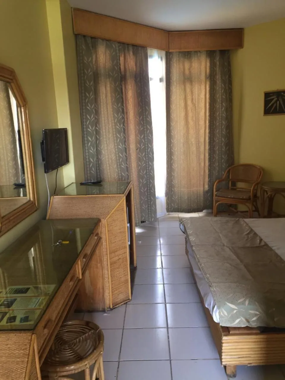 Bed in Gaddis Hotel, Suites and Apartments