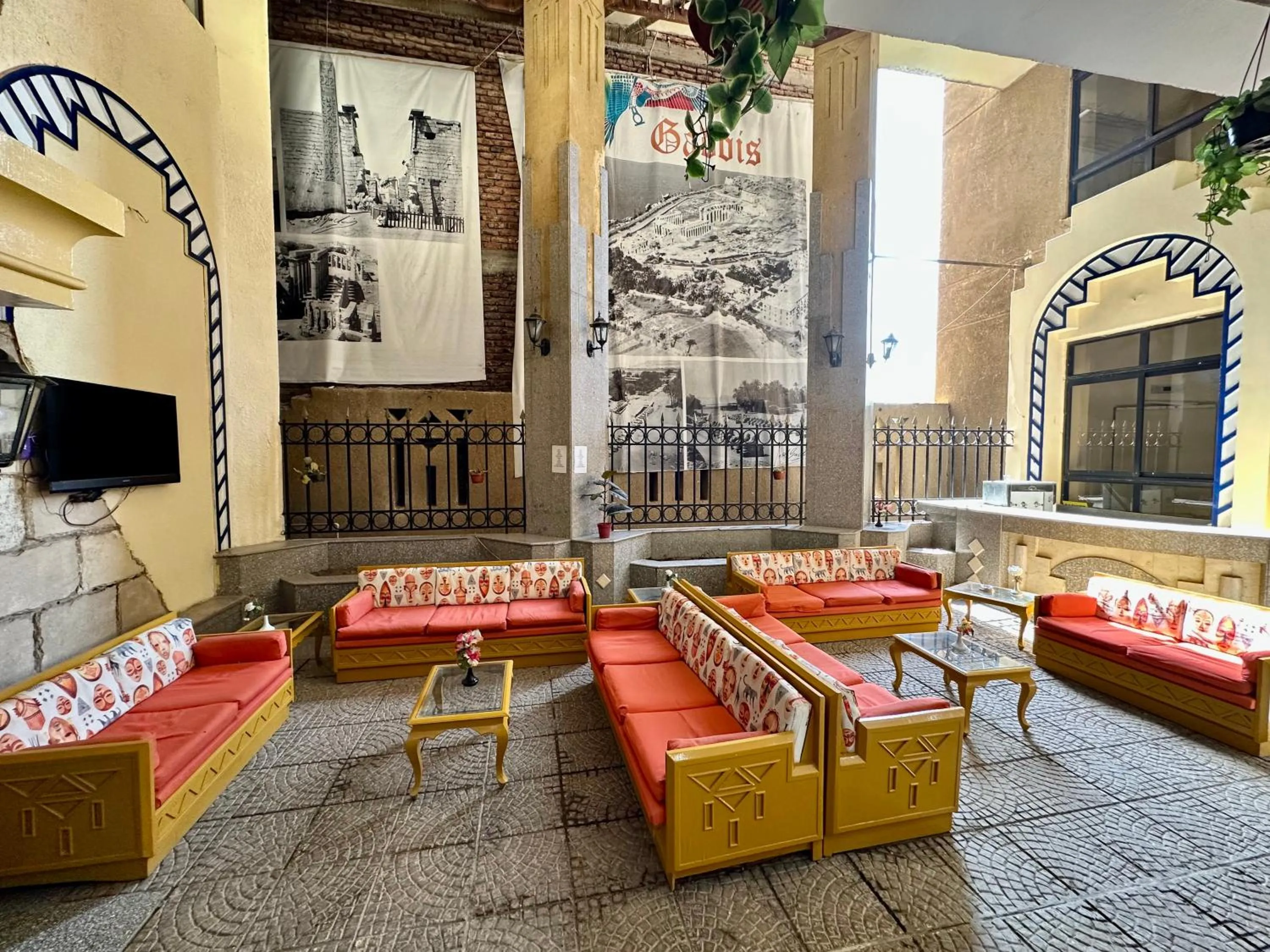 Lounge or bar in Gaddis Hotel, Suites and Apartments