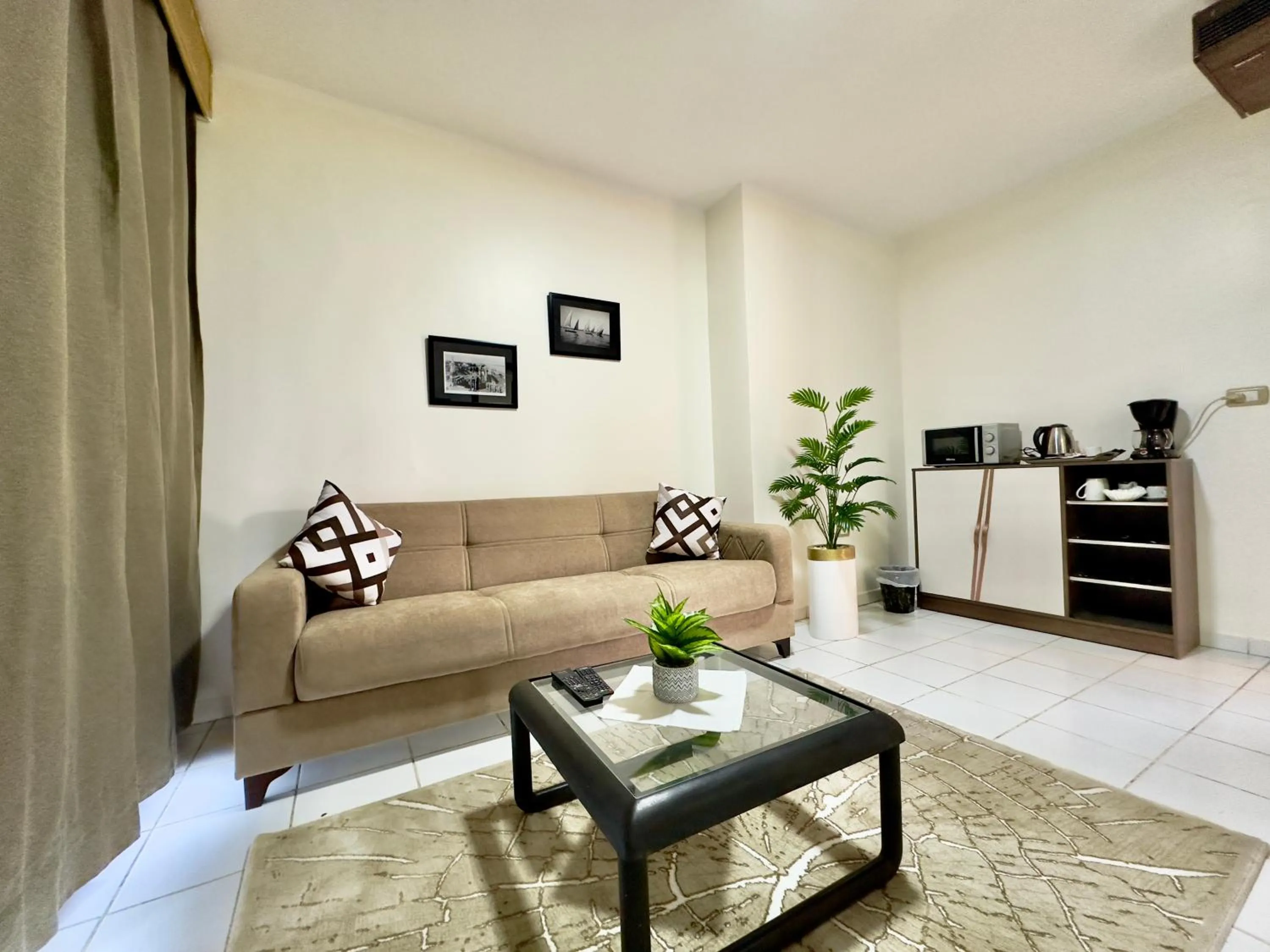Seating area in Gaddis Hotel, Suites and Apartments