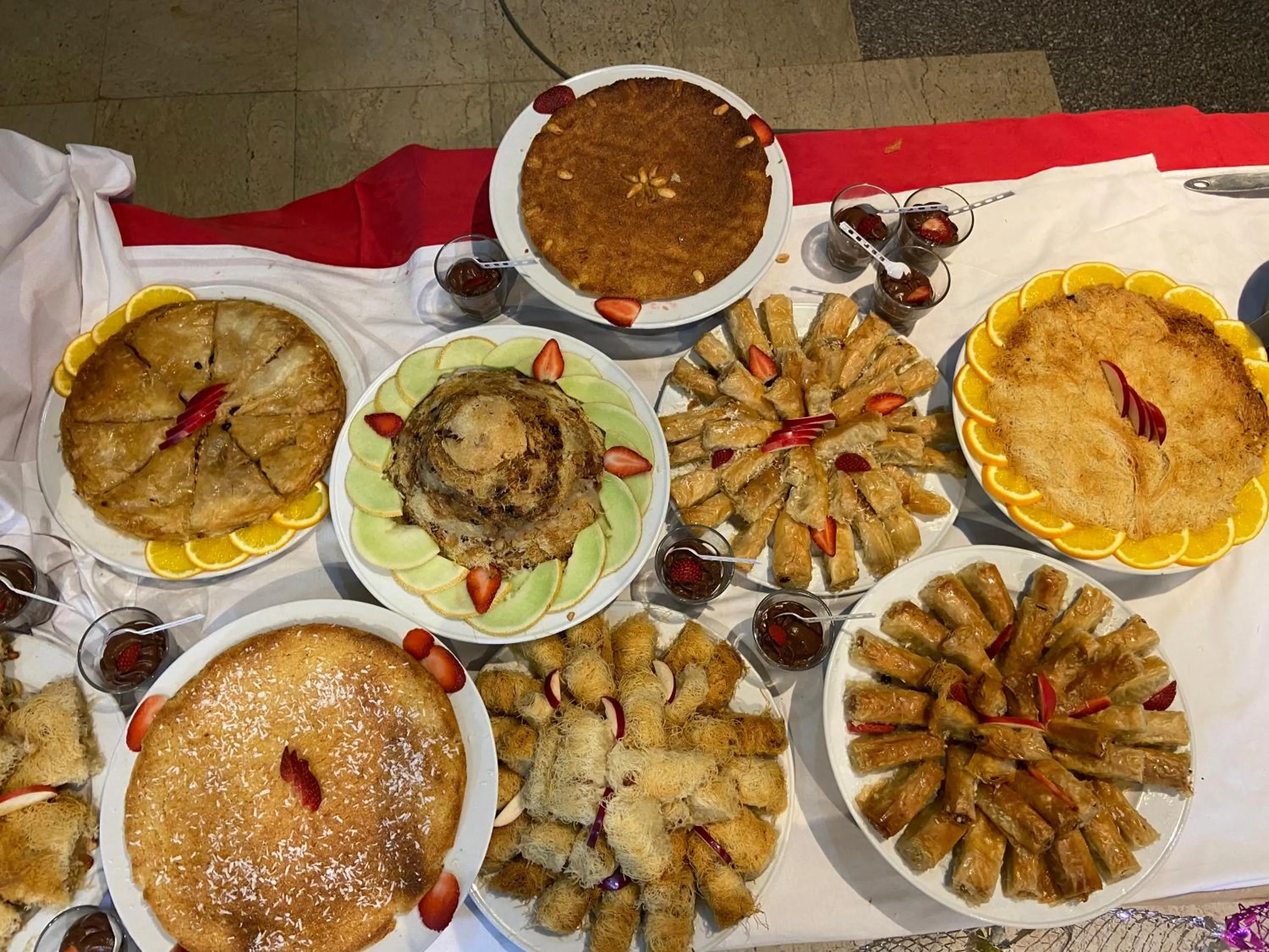 Food in Gaddis Hotel, Suites and Apartments