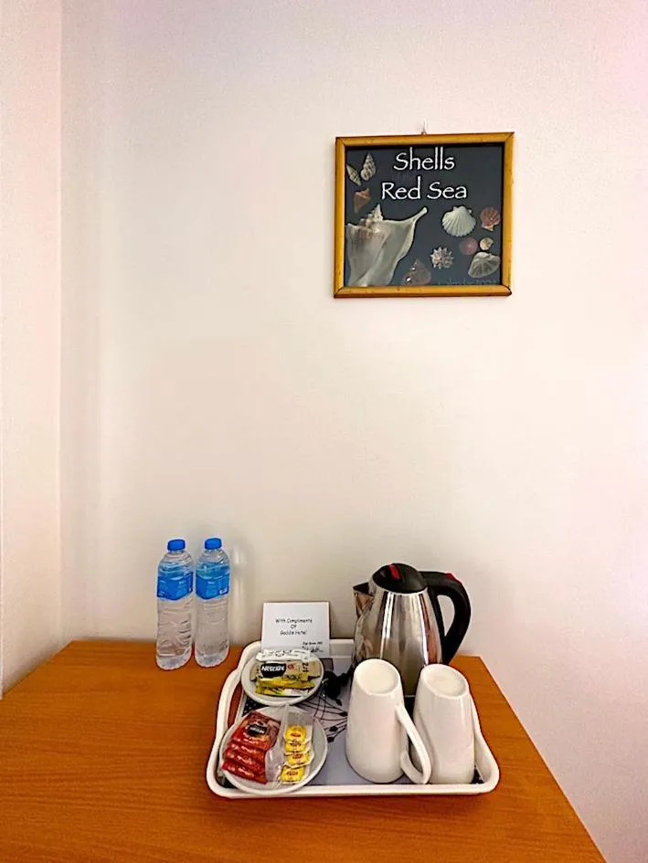 Coffee/tea facilities in Gaddis Hotel, Suites and Apartments