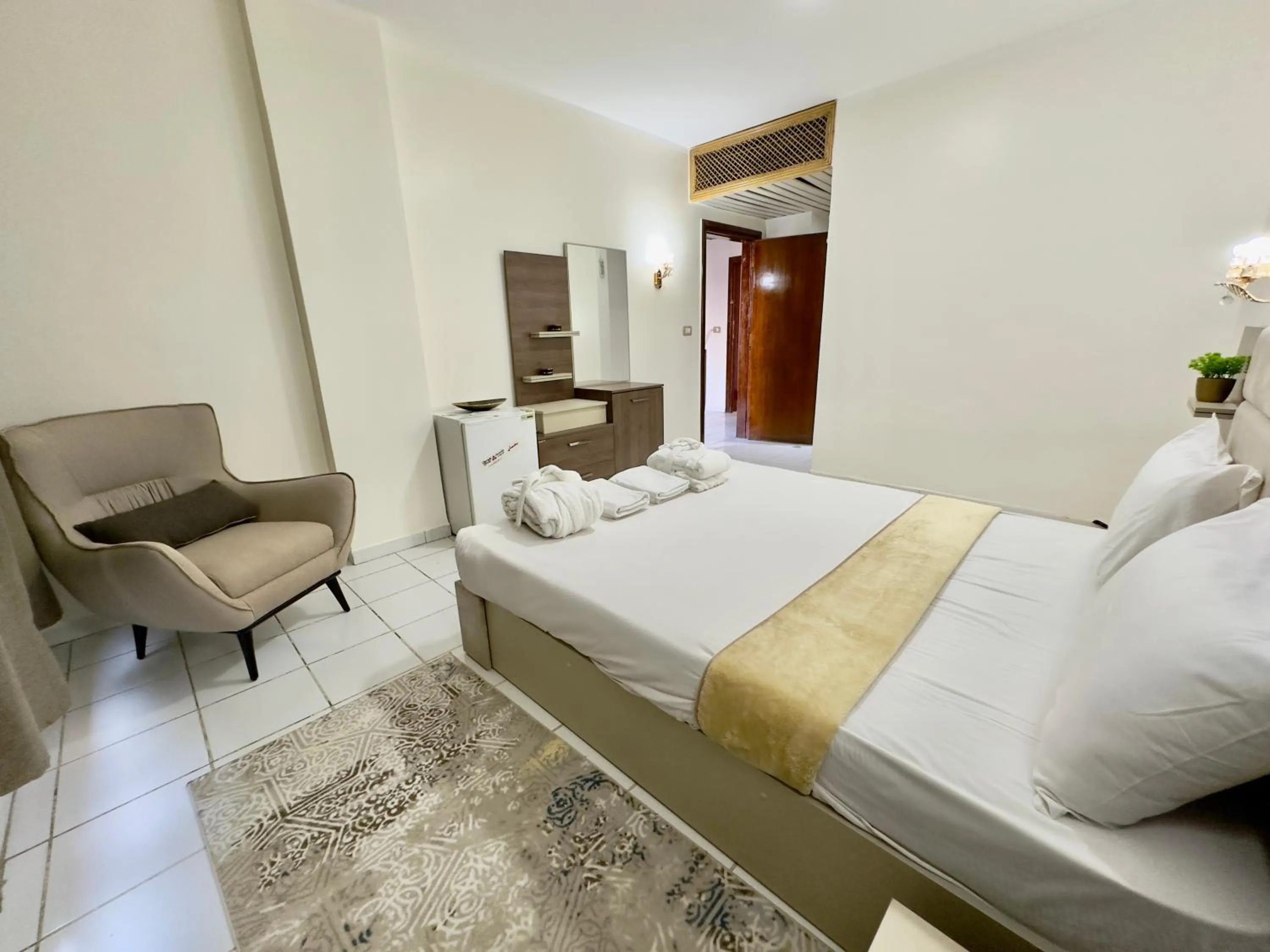 Bed in Gaddis Hotel, Suites and Apartments