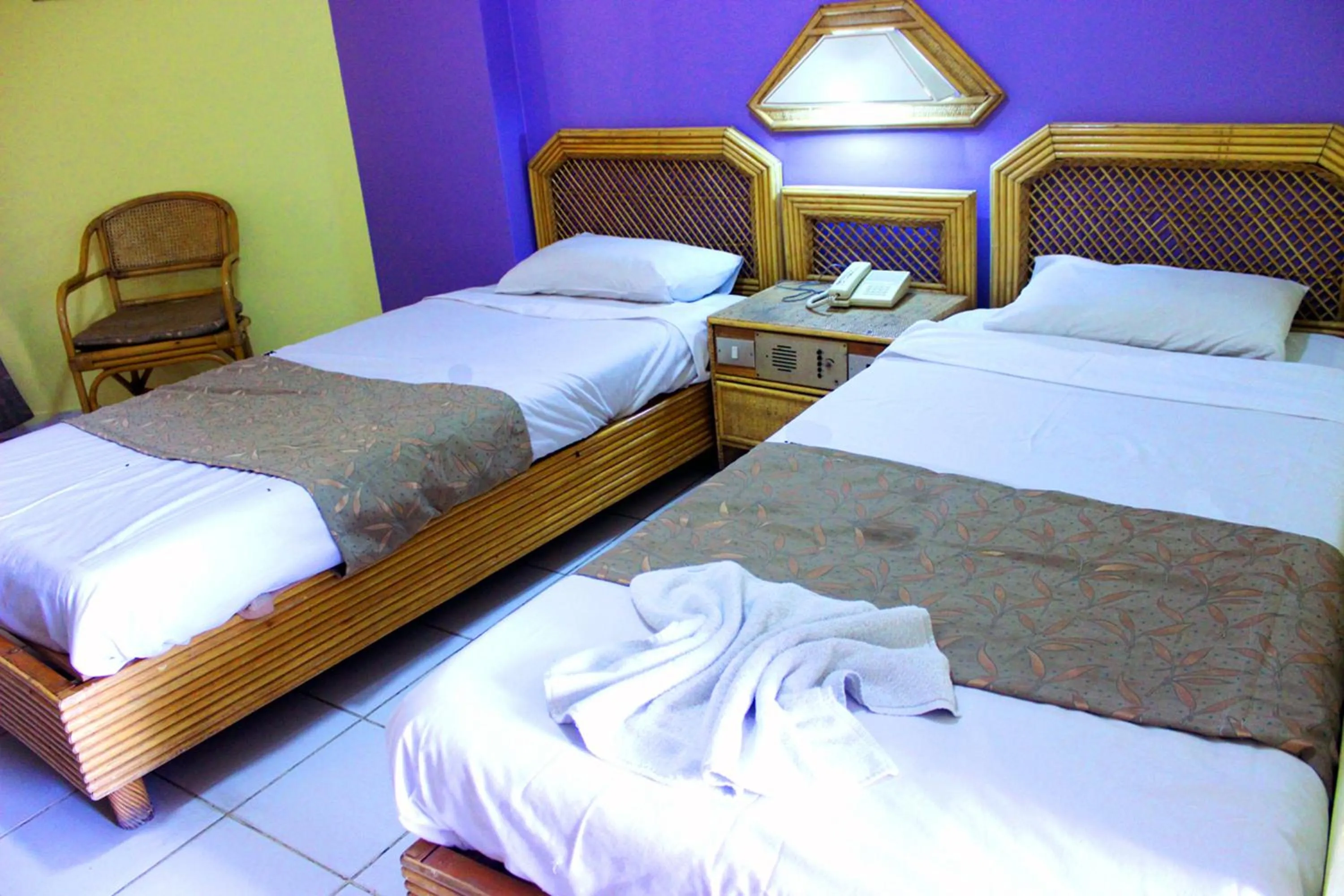 Bed in Gaddis Hotel, Suites and Apartments