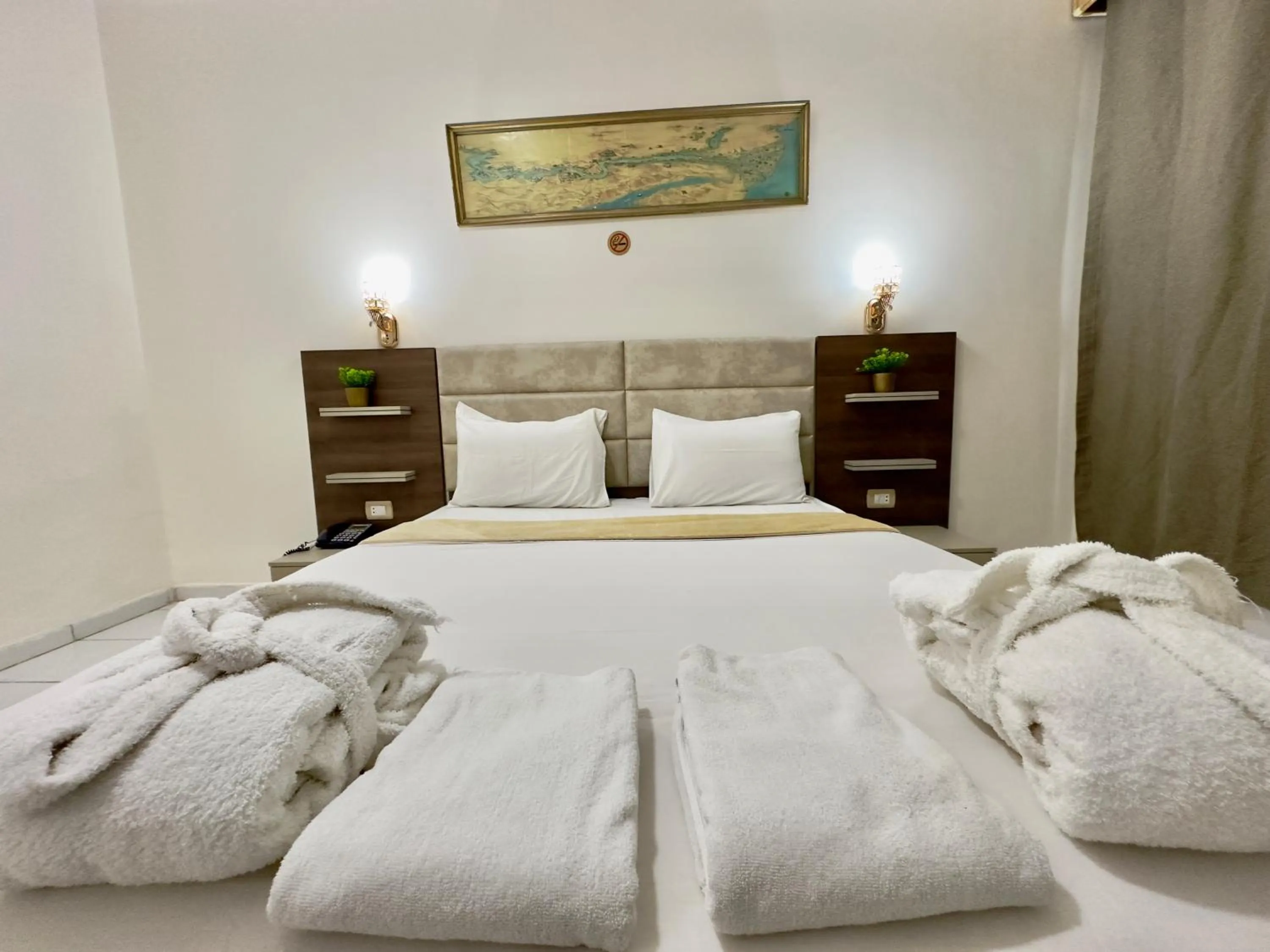 Bed in Gaddis Hotel, Suites and Apartments