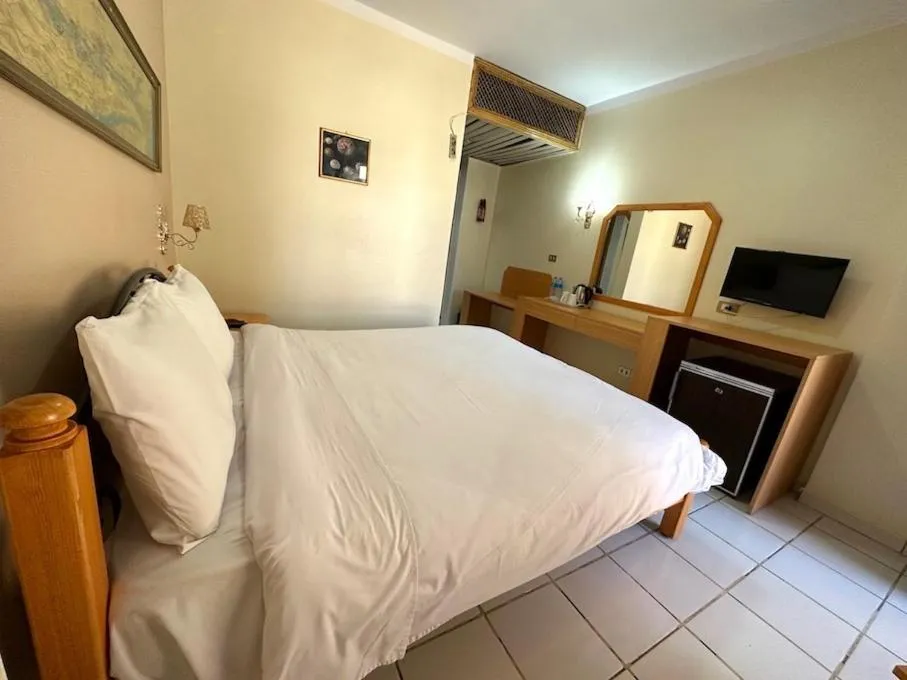 Bed in Gaddis Hotel, Suites and Apartments