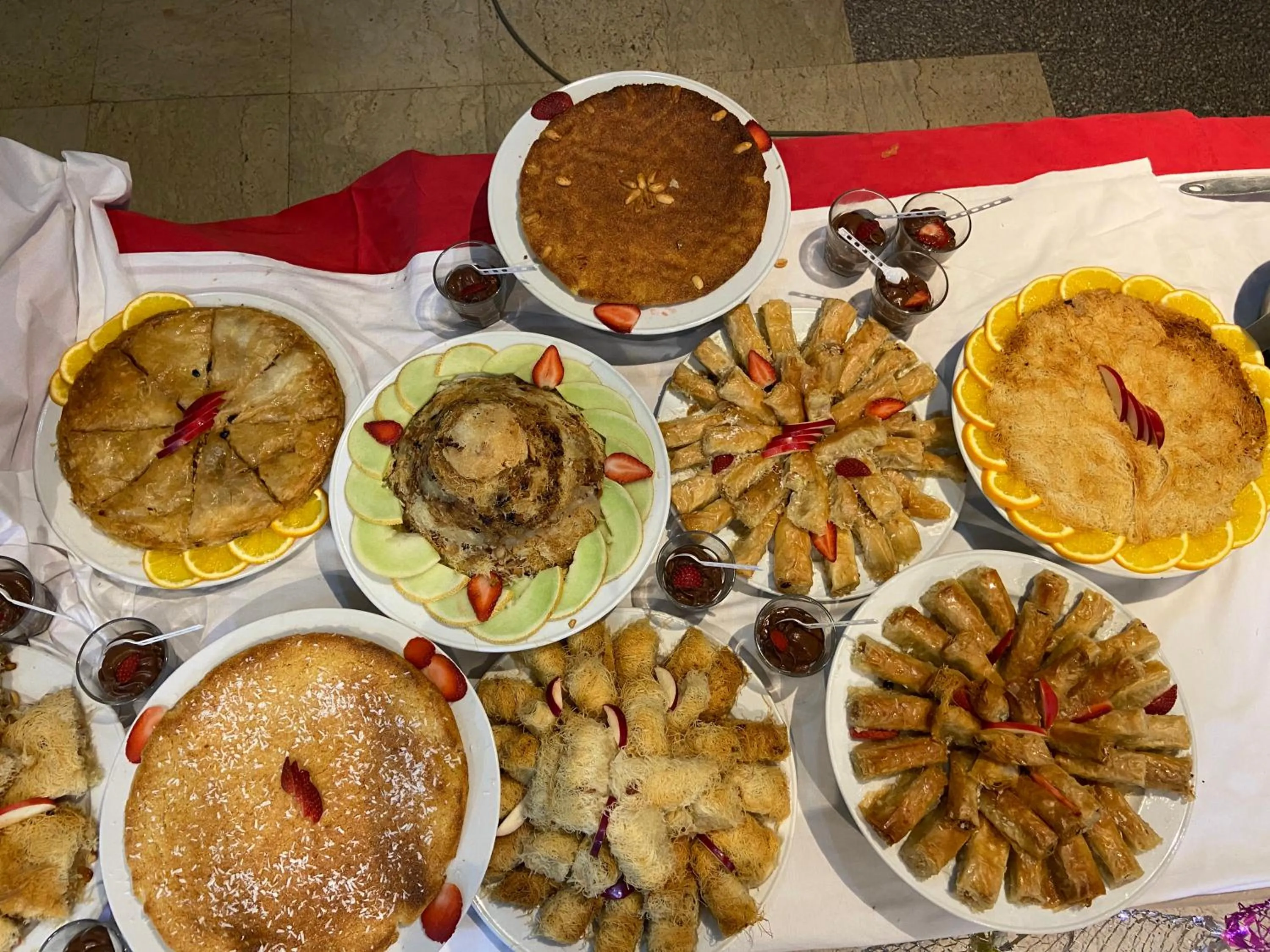 Food in Gaddis Hotel, Suites and Apartments