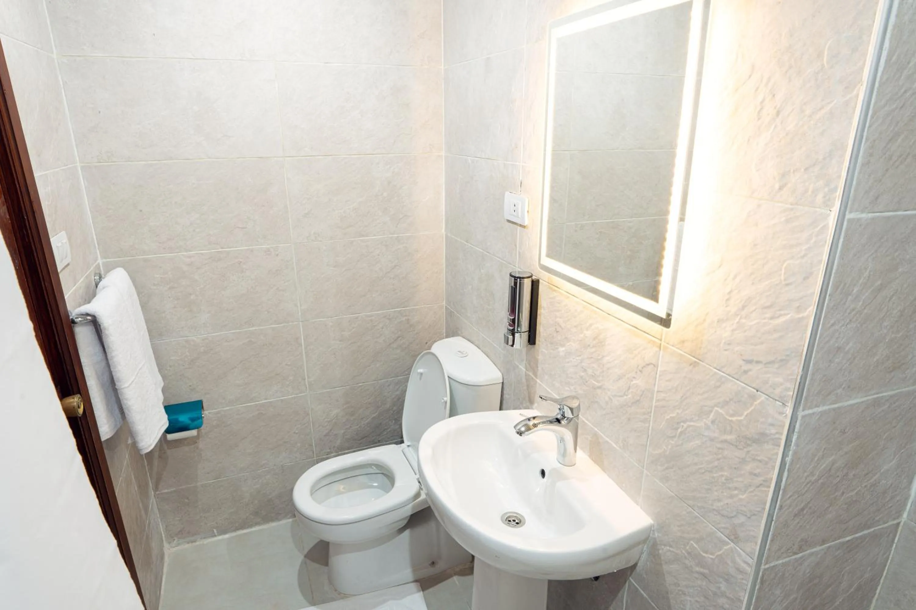 Toilet in Gaddis Hotel, Suites and Apartments