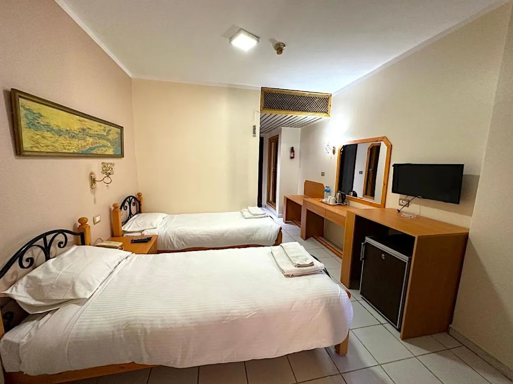 Bed in Gaddis Hotel, Suites and Apartments