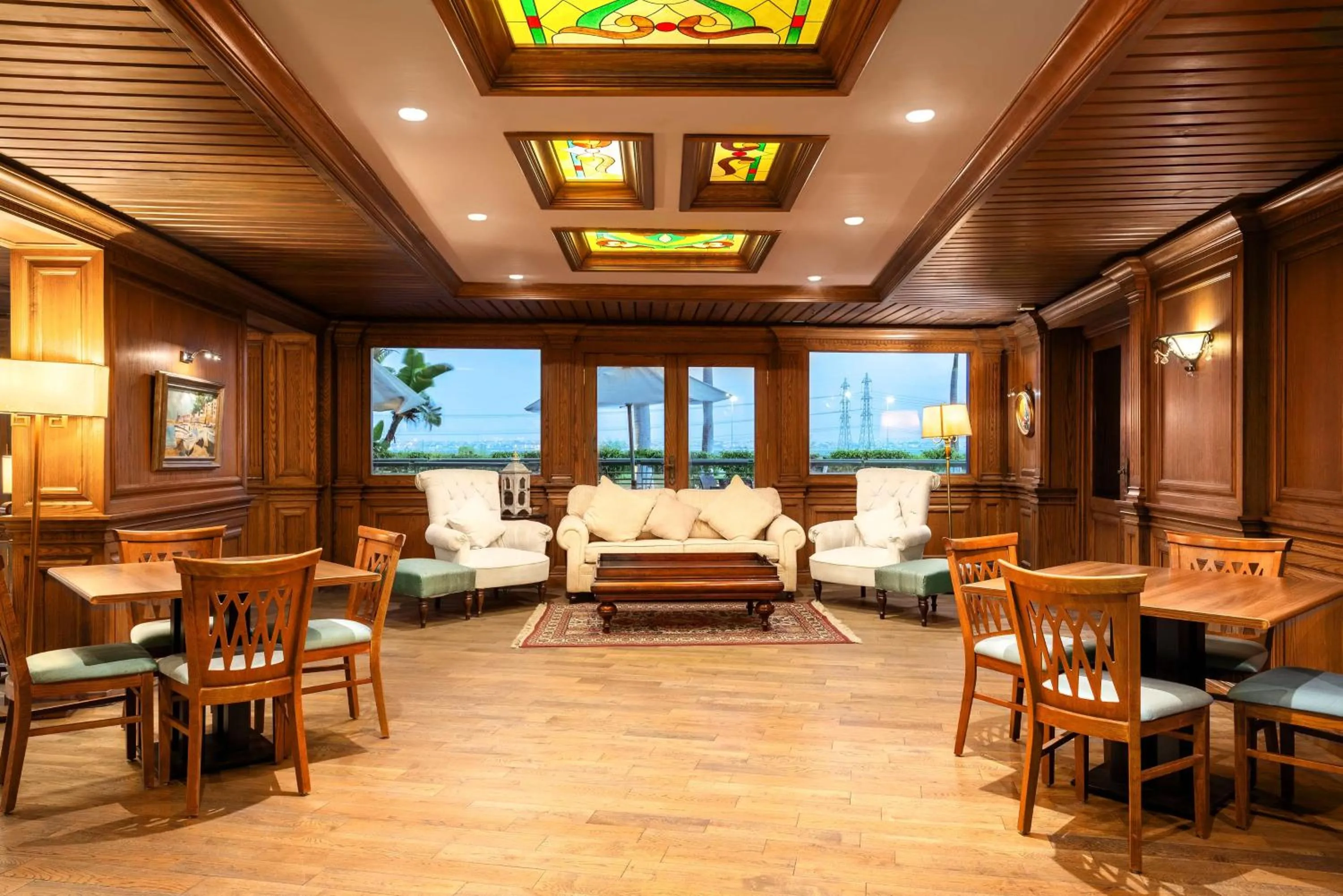 Lounge or bar in Radisson Blu Hotel & Convention Center, Alexandria