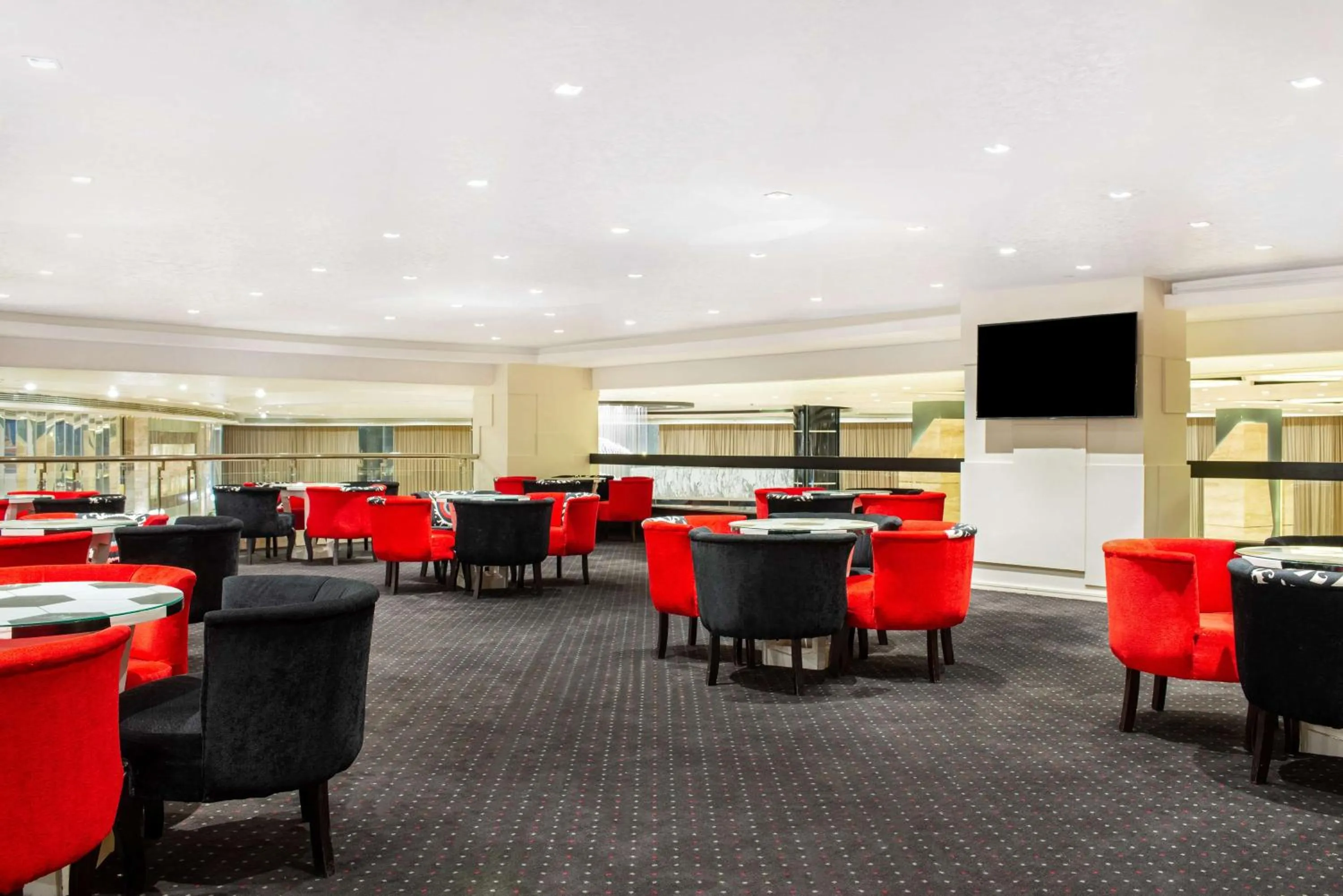 Restaurant/places to eat in Radisson Blu Hotel & Convention Center, Alexandria