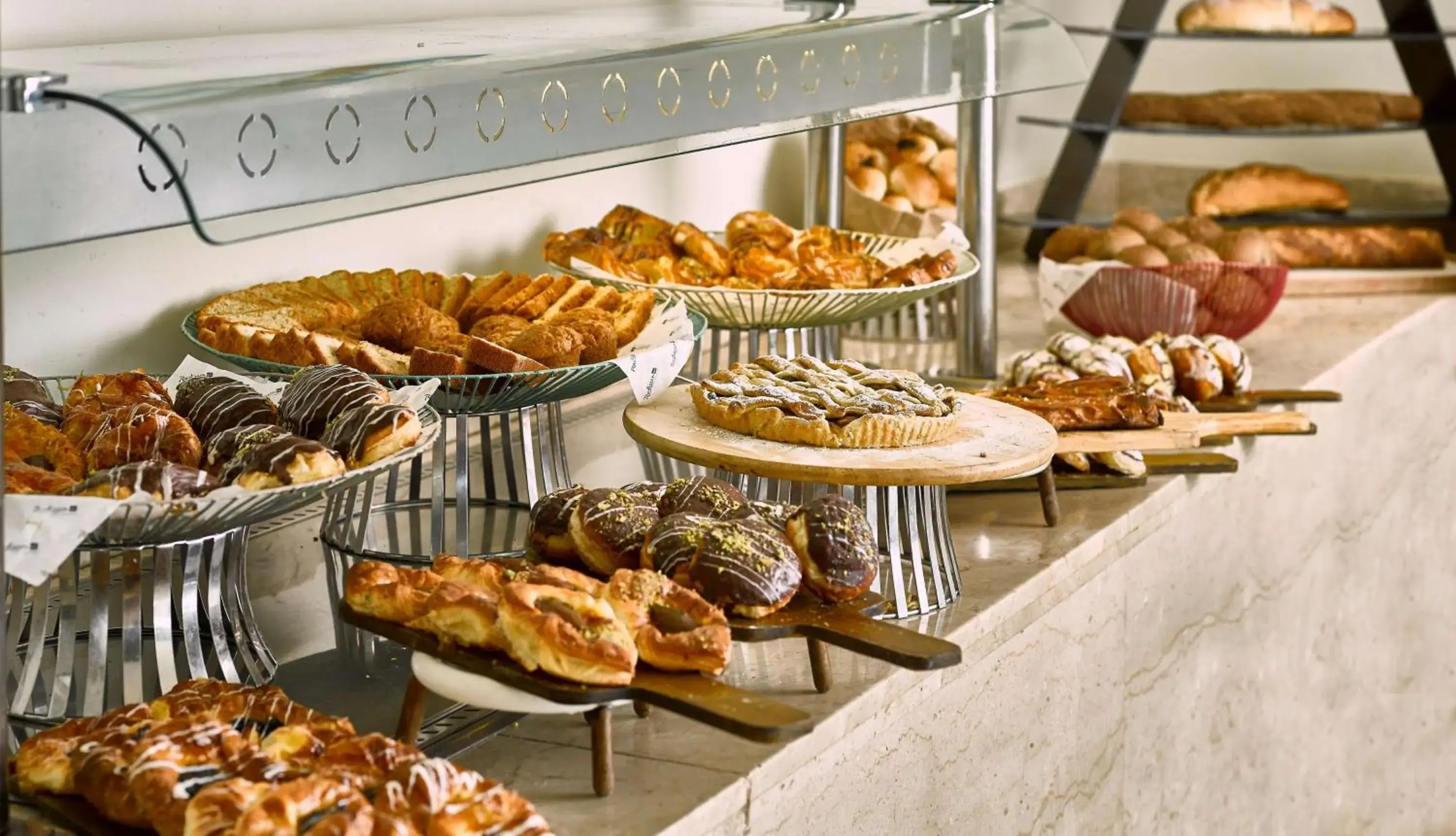 Restaurant/places to eat in Radisson Blu Hotel & Convention Center, Alexandria Restaurant/places to eat in Radisson Blu Hotel & Convention Center, Alexandria