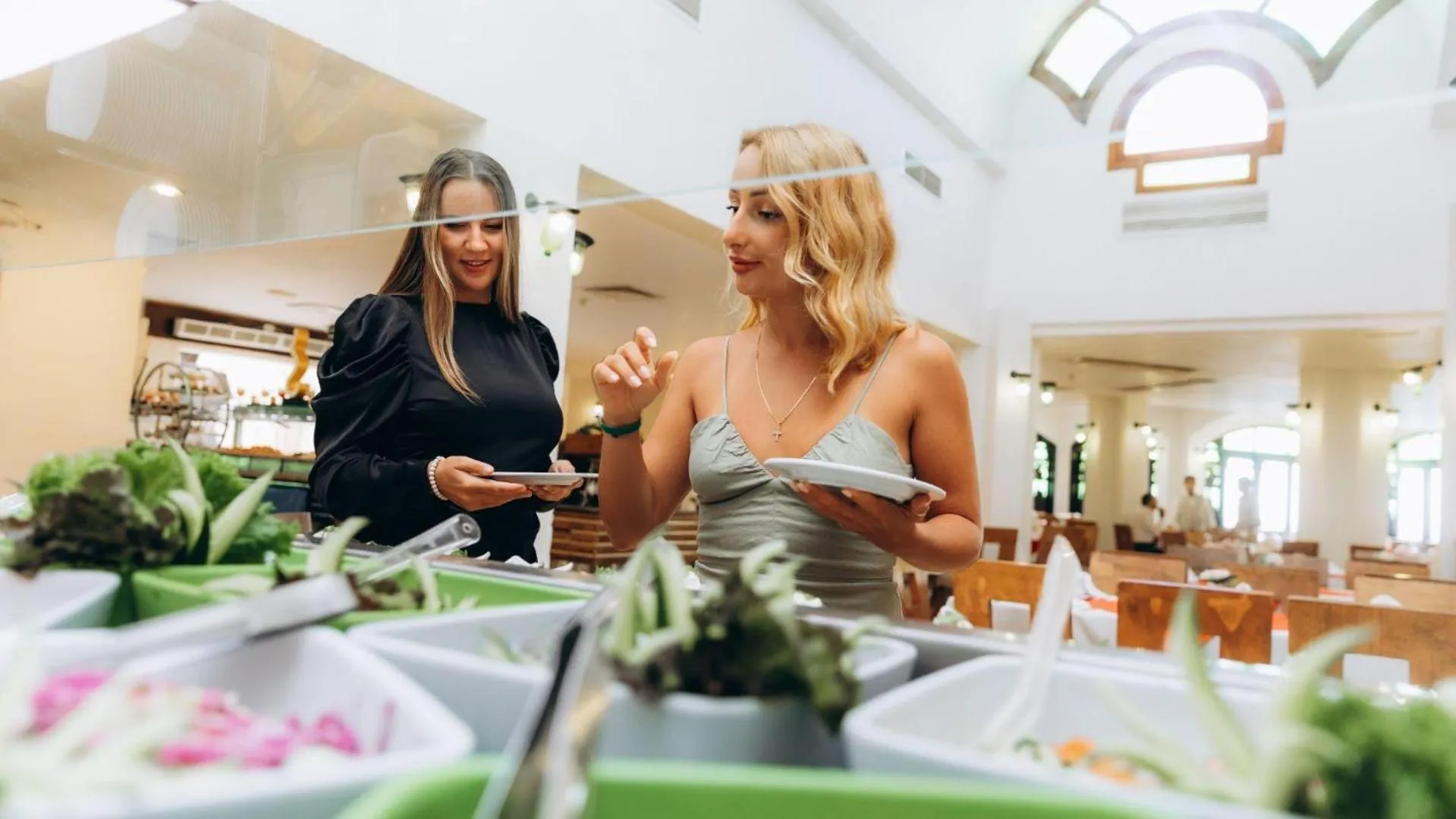 People in Sunny Days Palma De Mirette Resort & Spa