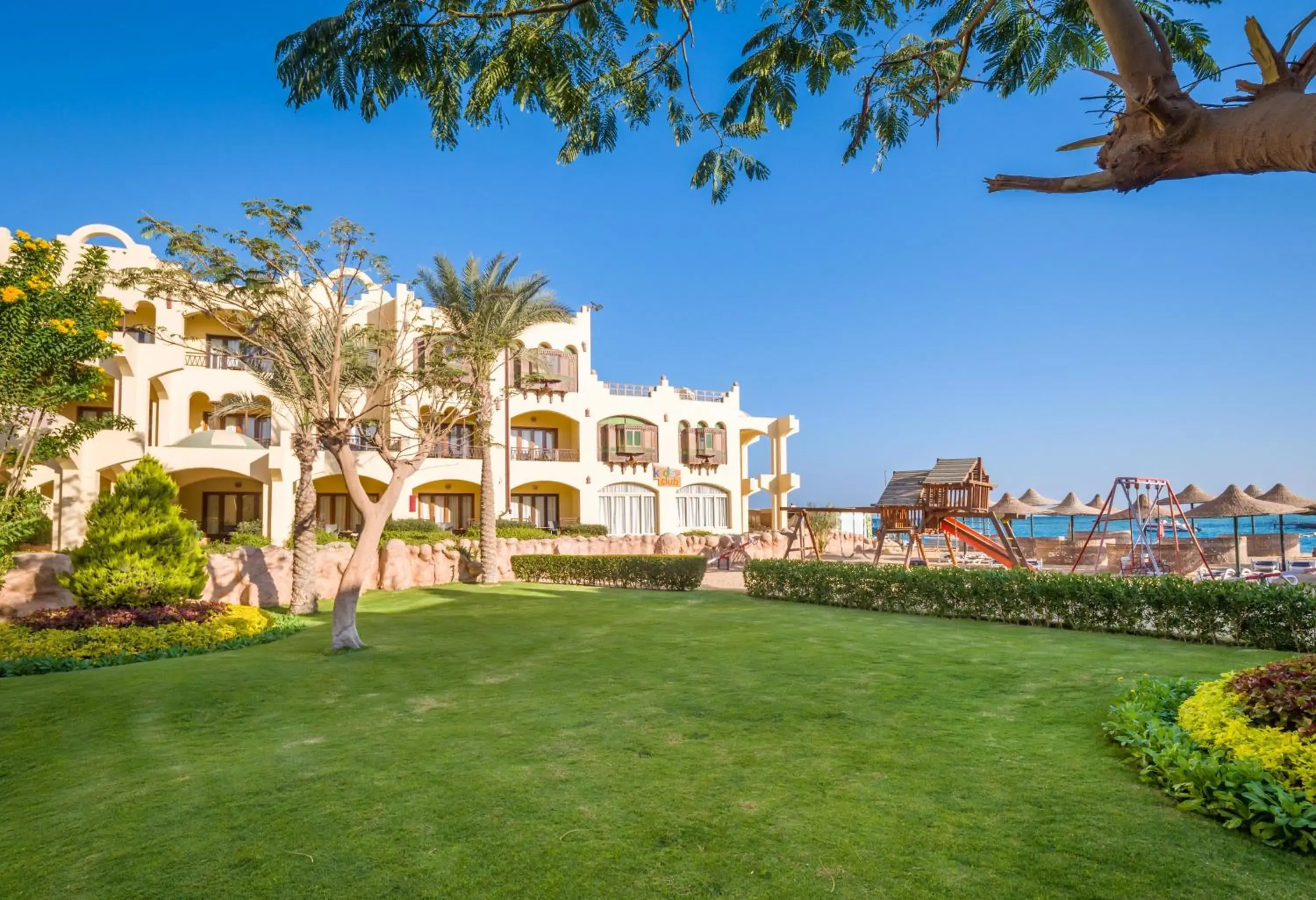 Property building in Sunny Days Palma De Mirette Resort & Spa Property building in Sunny Days Palma De Mirette Resort & Spa
