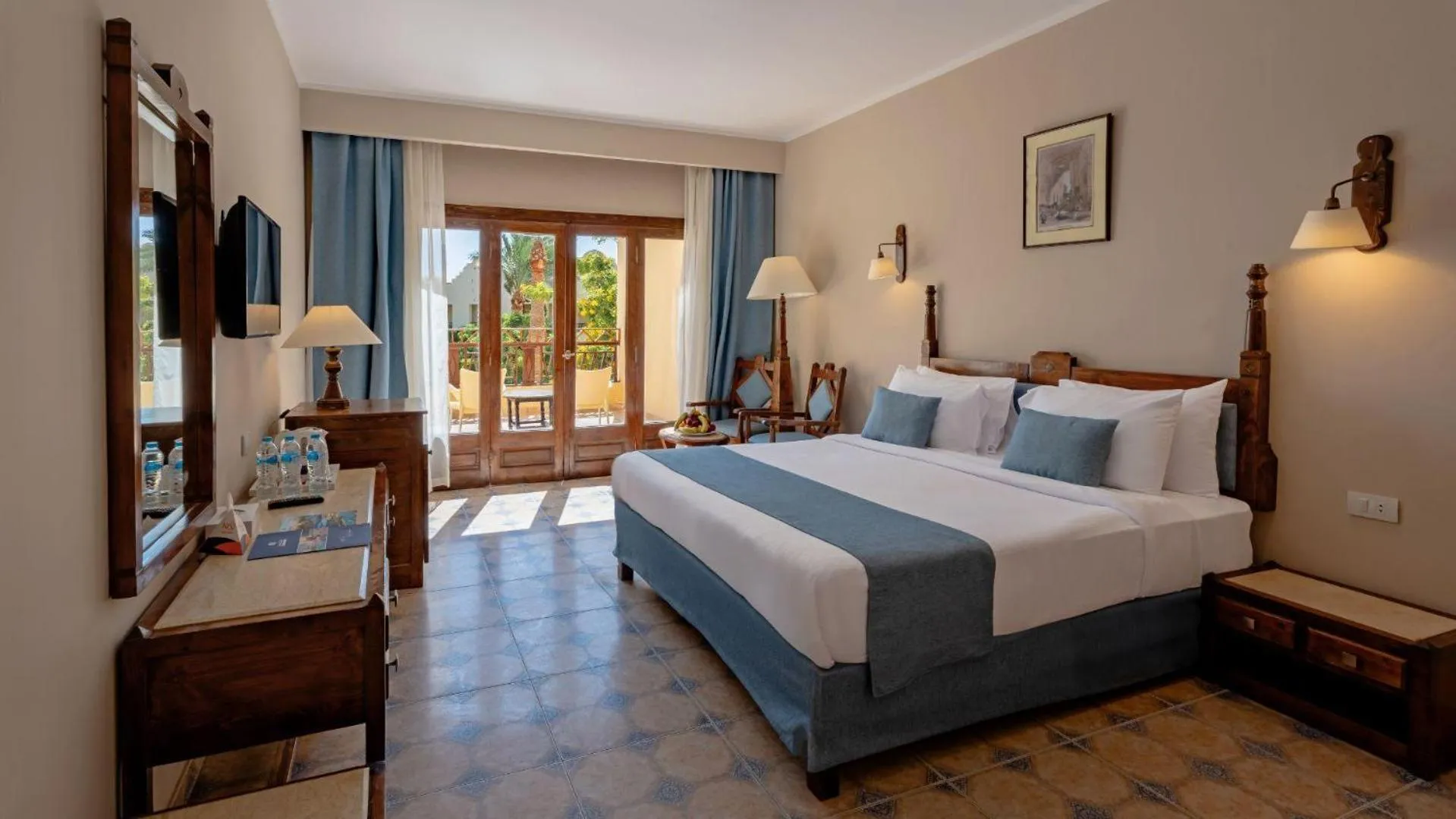 Photo of the whole room, Bed in Sunny Days Palma De Mirette Resort & Spa