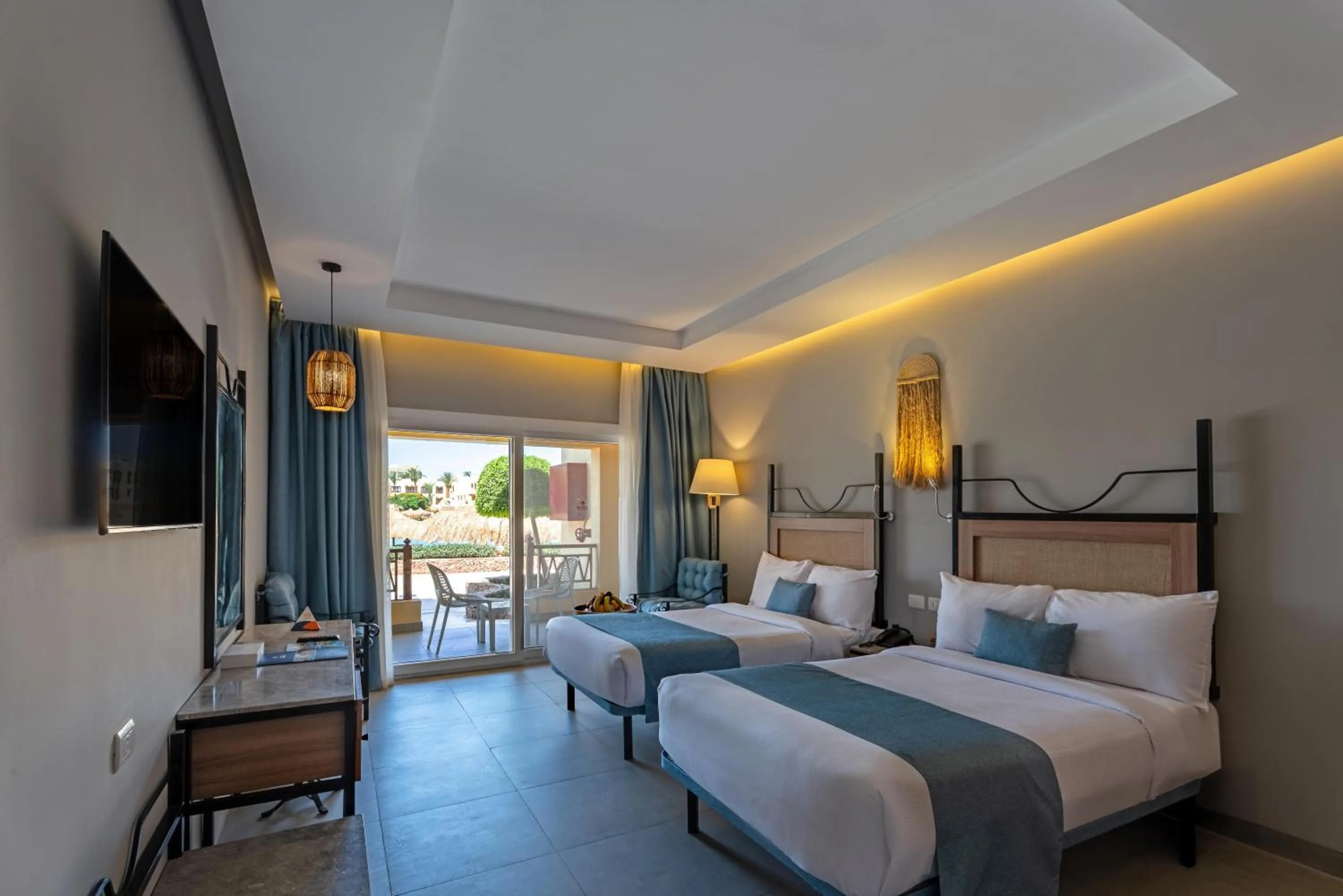 Photo of the whole room, Bed in Sunny Days Palma De Mirette Resort & Spa