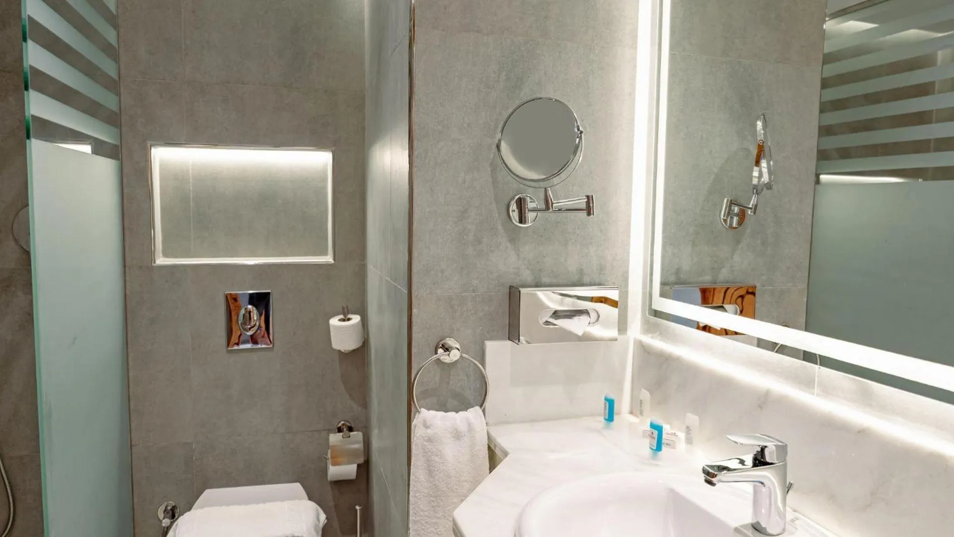 Bathroom in Sunny Days Palma De Mirette Resort & Spa