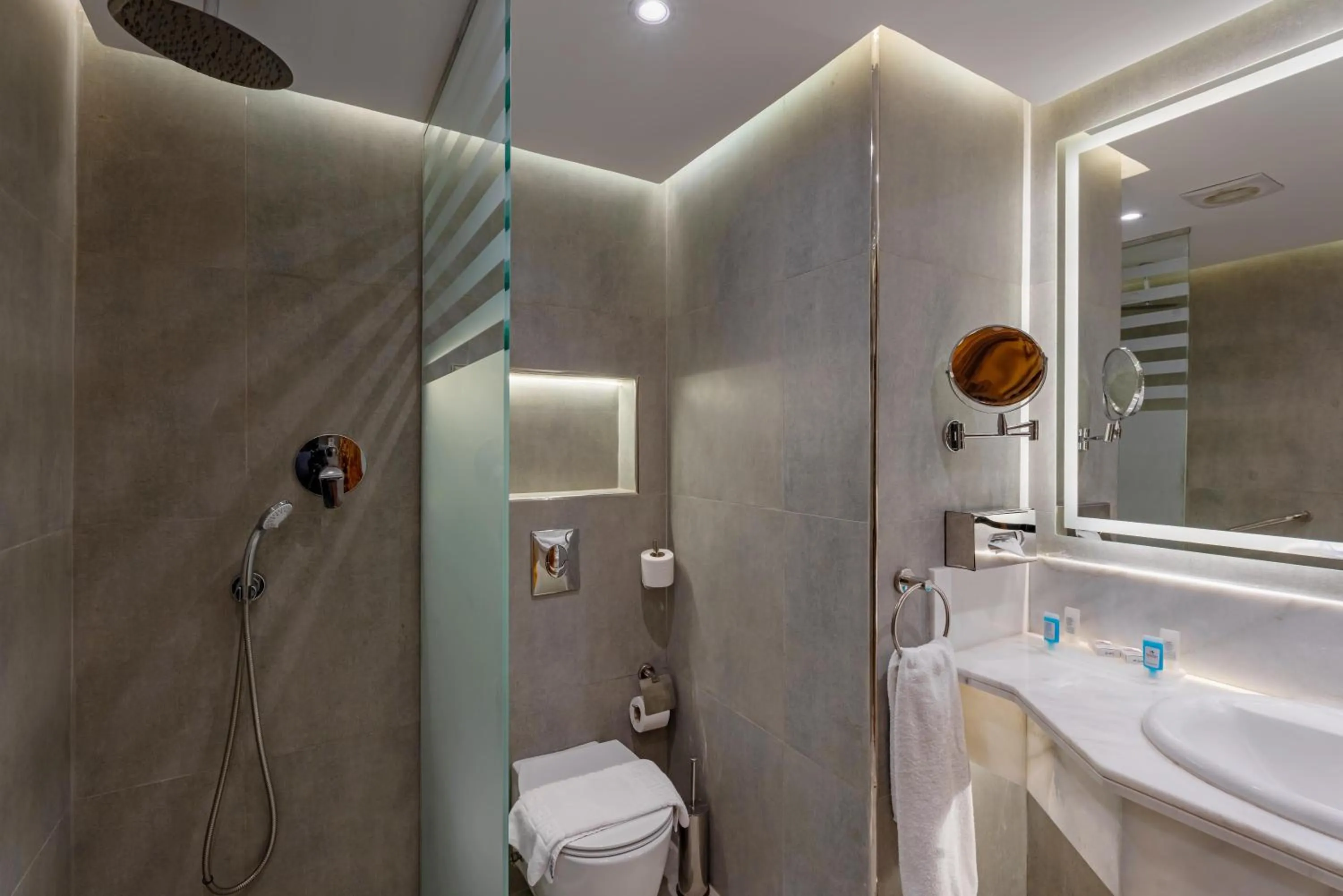 Bathroom in Sunny Days Palma De Mirette Resort & Spa