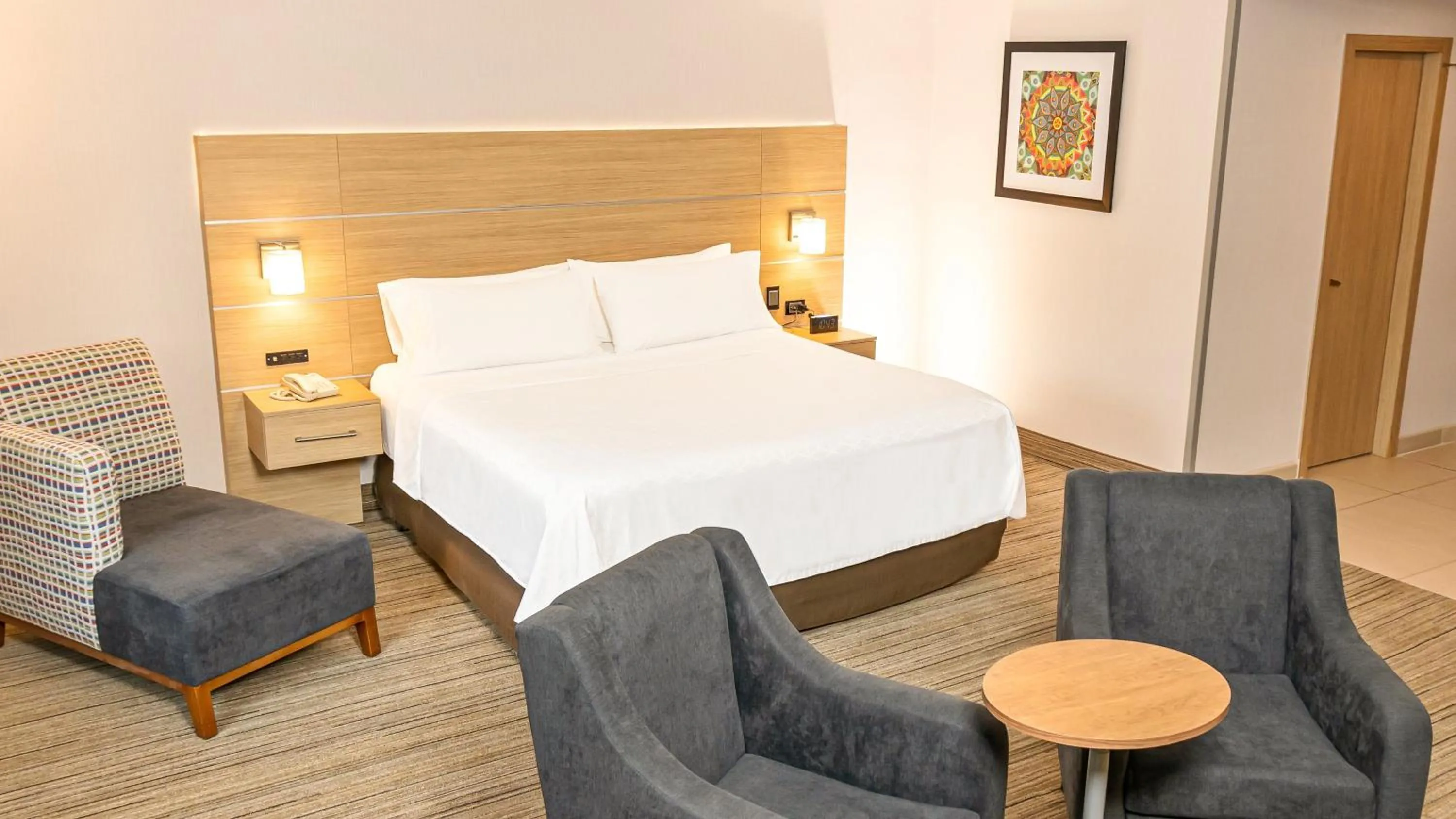 Photo of the whole room, Bed in Holiday Inn Express Chihuahua by IHG