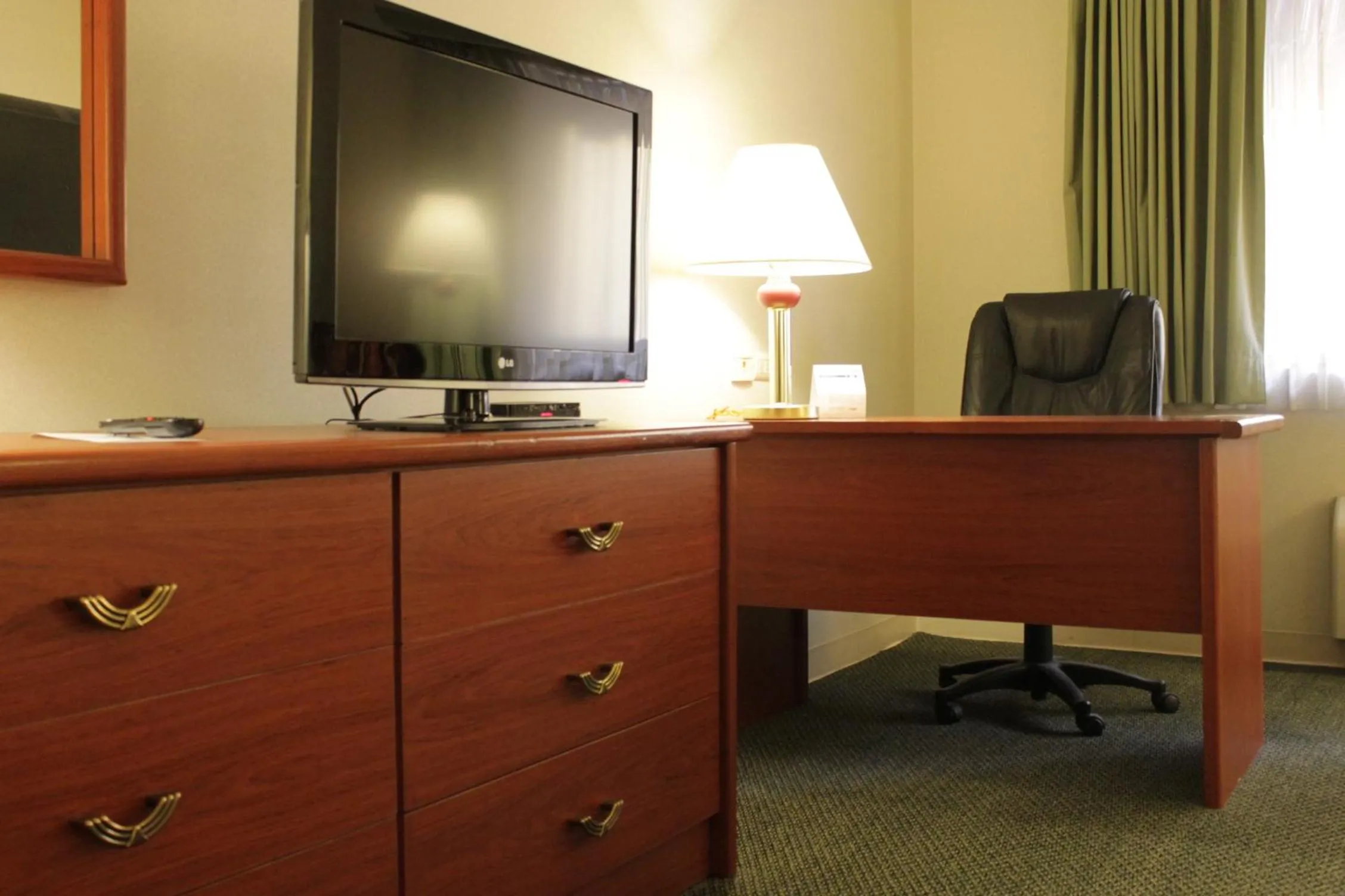 TV and multimedia in Holiday Inn Express Chihuahua by IHG