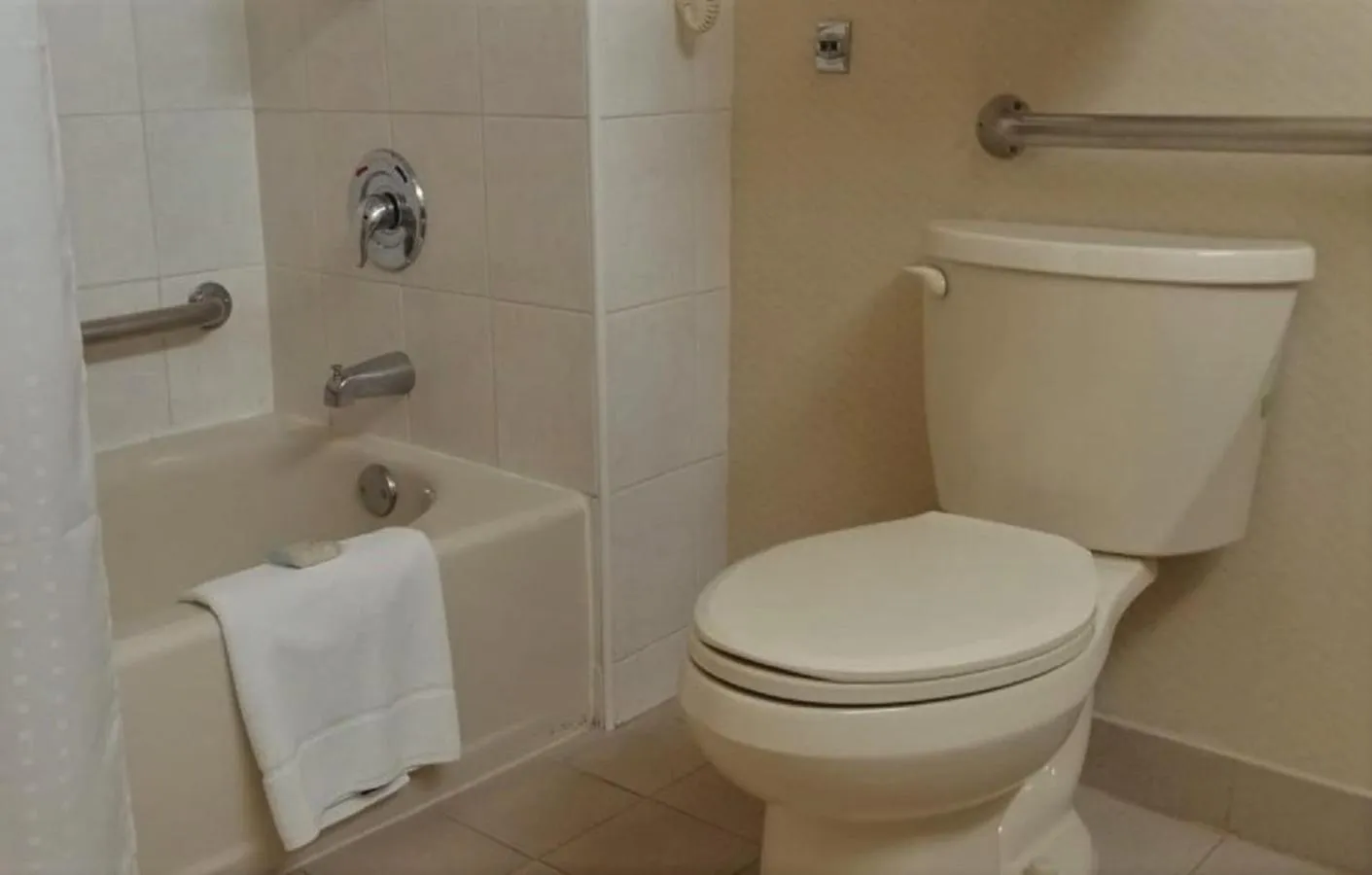 Bathroom in Holiday Inn Express Chihuahua by IHG